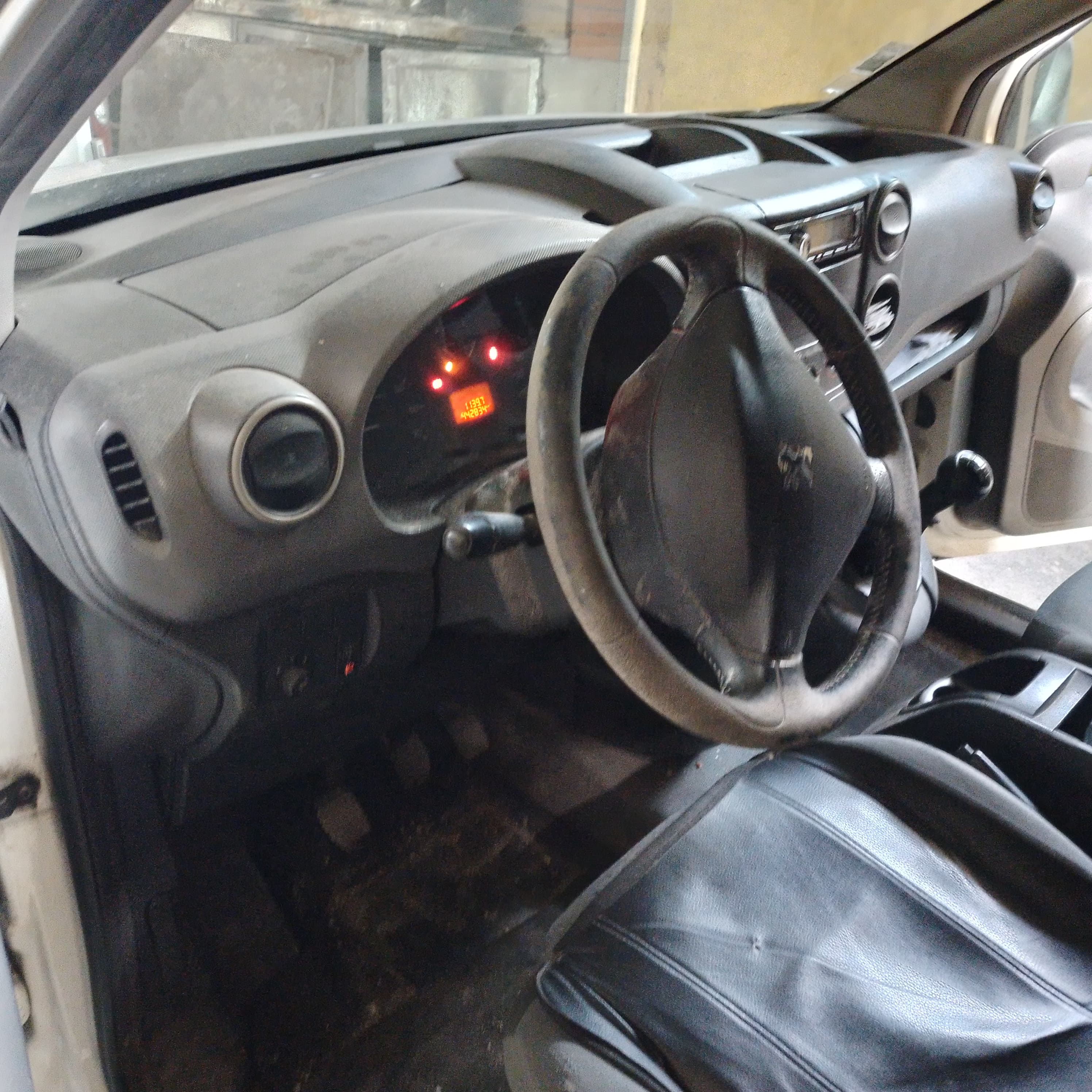 Peugeot Partner · Ano 2008 — imagem 2