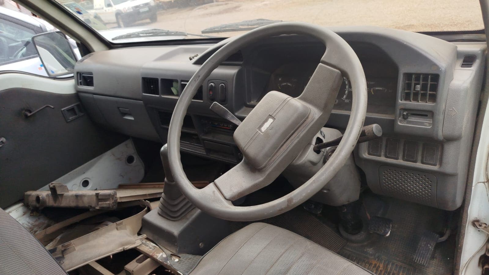 Mini bus Mitsubishi L200 — imagem 4