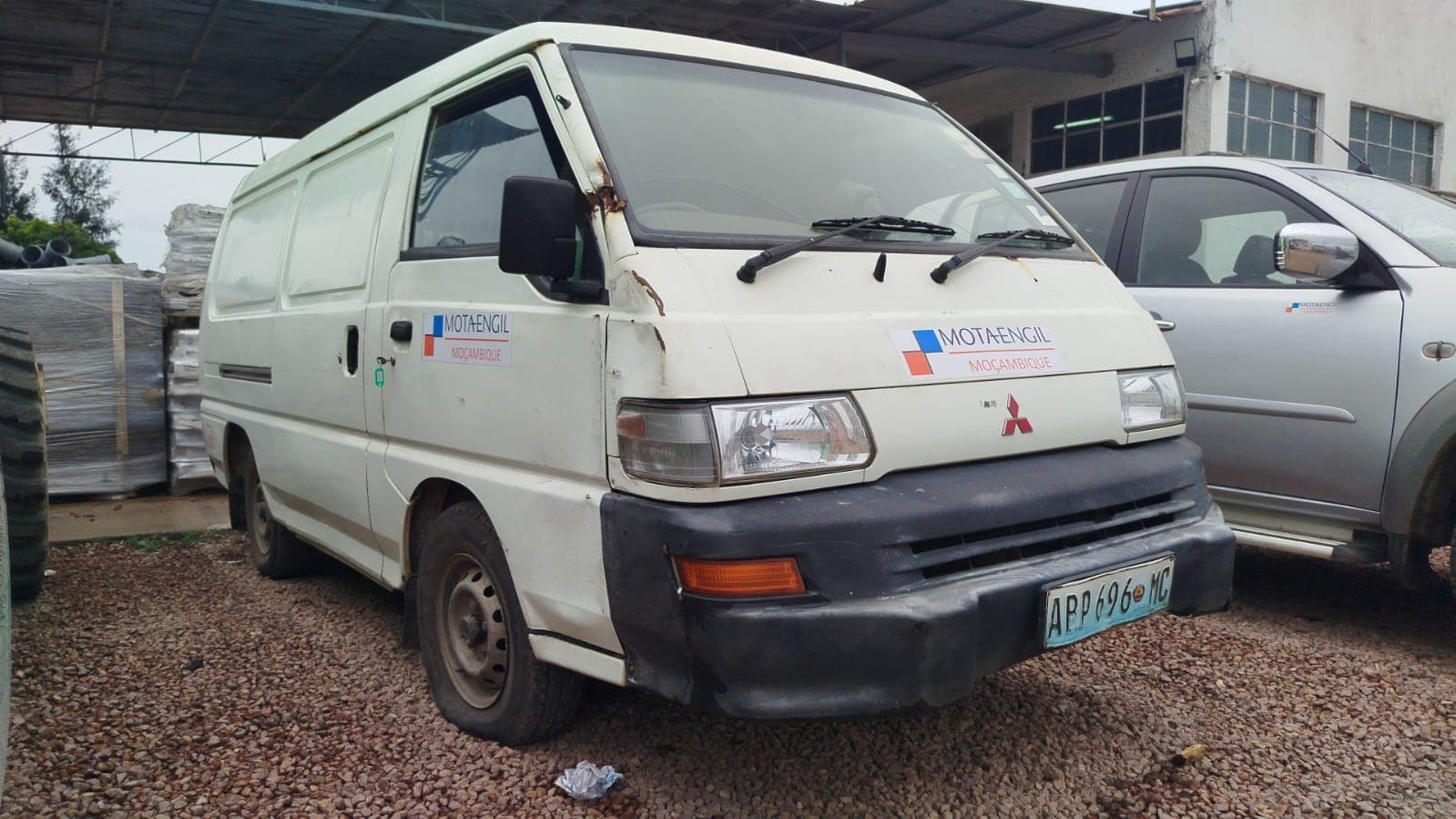 Mini bus Mitsubishi L200 — imagem 1