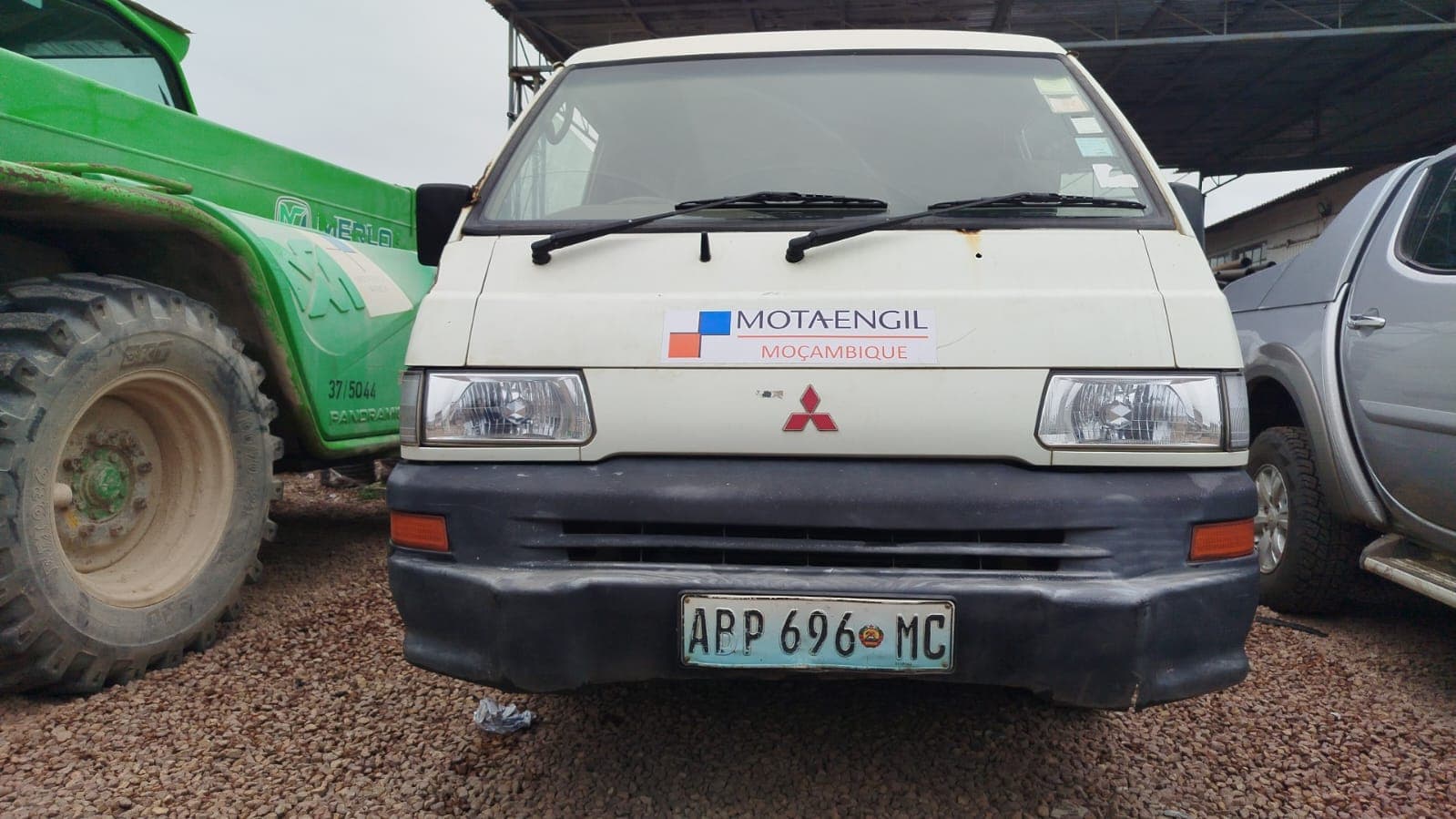 Mini bus Mitsubishi L200 — imagem 2