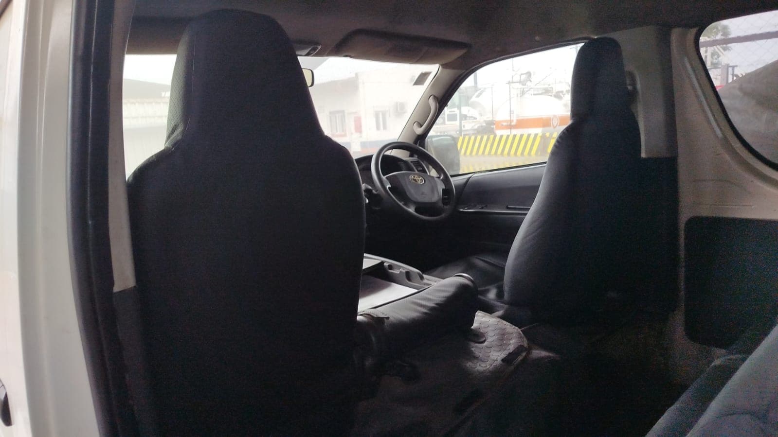 toyota Hiace — image 4