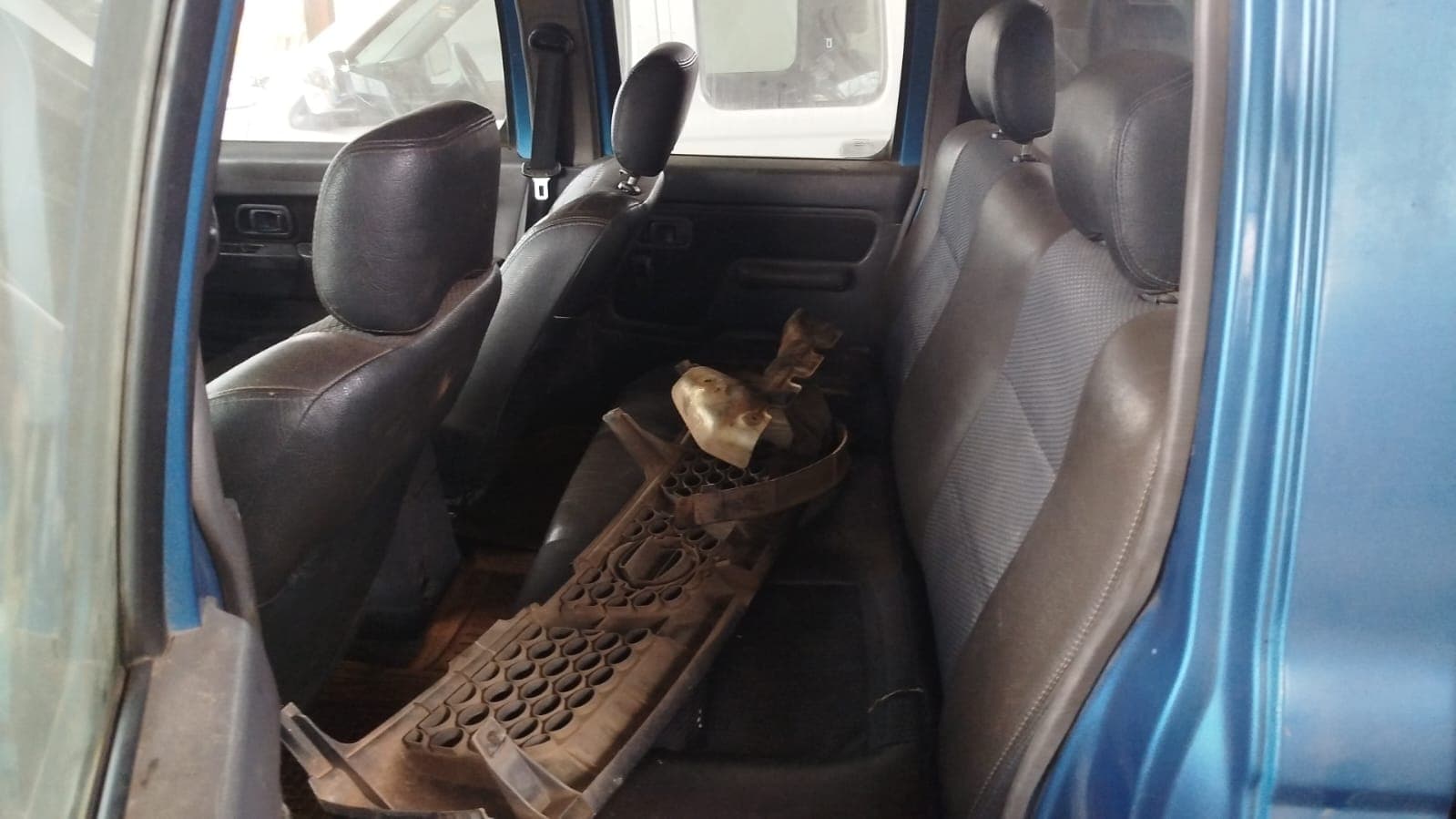 Nissan Hardbody — image 4
