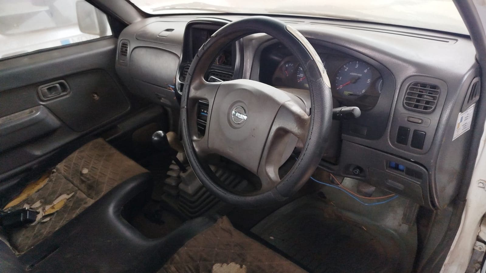 Nissan Hardbody — image 6