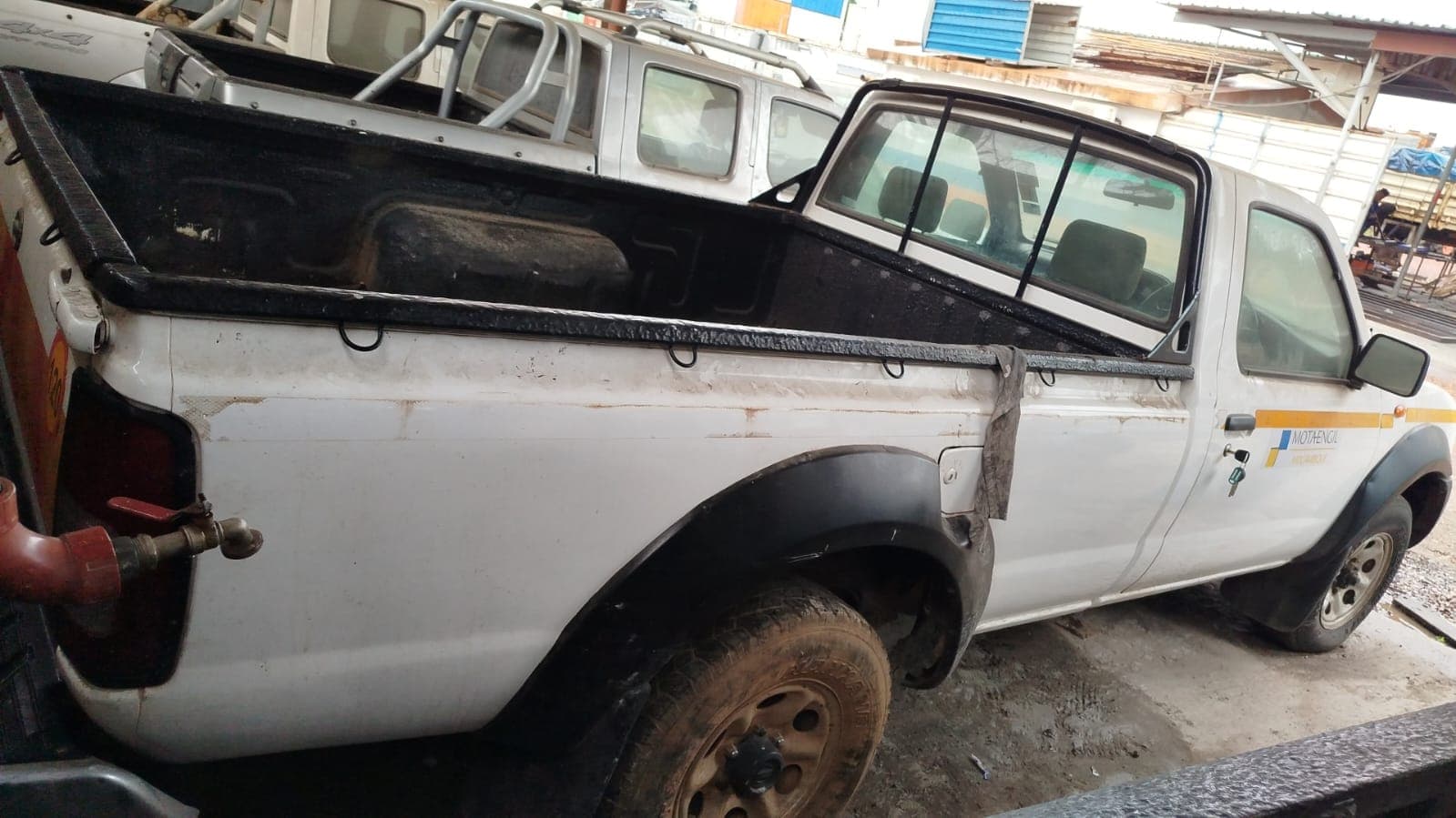 Nissan Hardbody — image 14