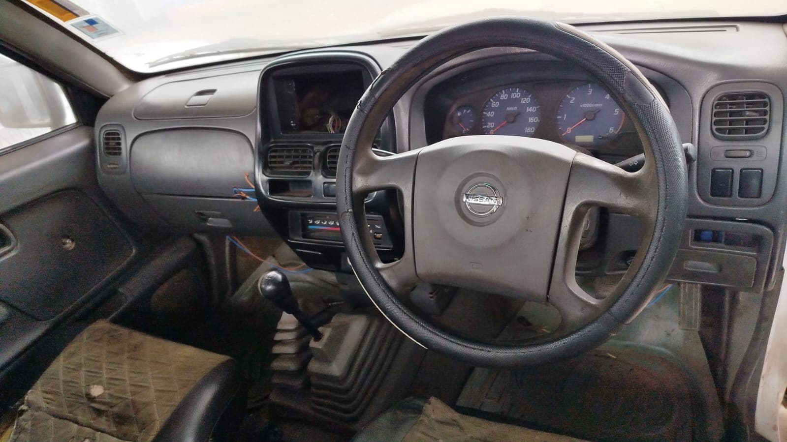 Nissan Hardbody — image 4