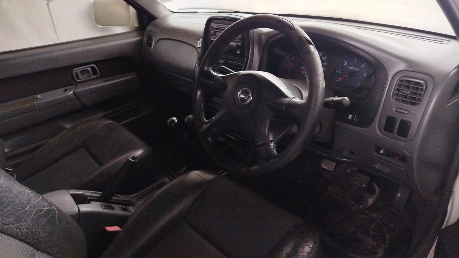 Nissan Hardbody — image 7