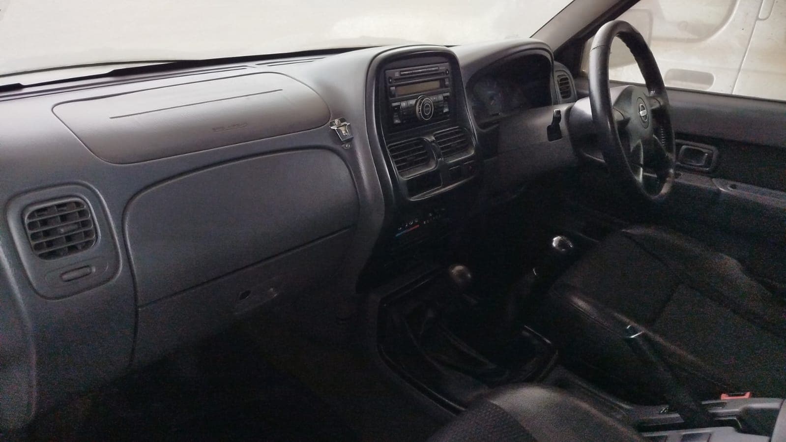 Nissan Hardbody — image 9