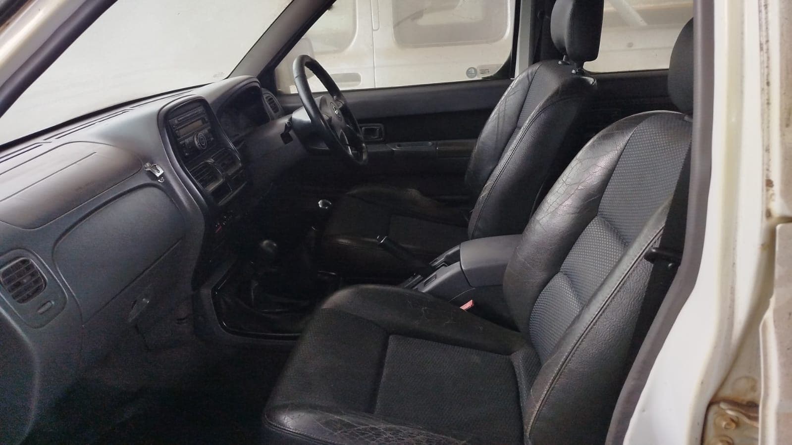 Nissan Hardbody — image 8