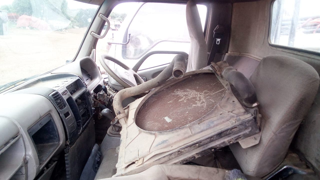 Hino Dutro — imagem 4