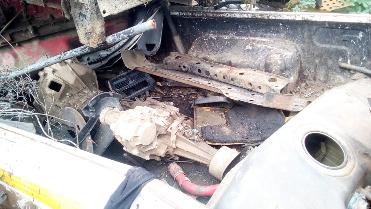 Nissan Hardbody — image 2