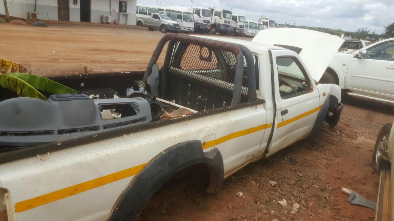 Nissan Hardbody — image 3