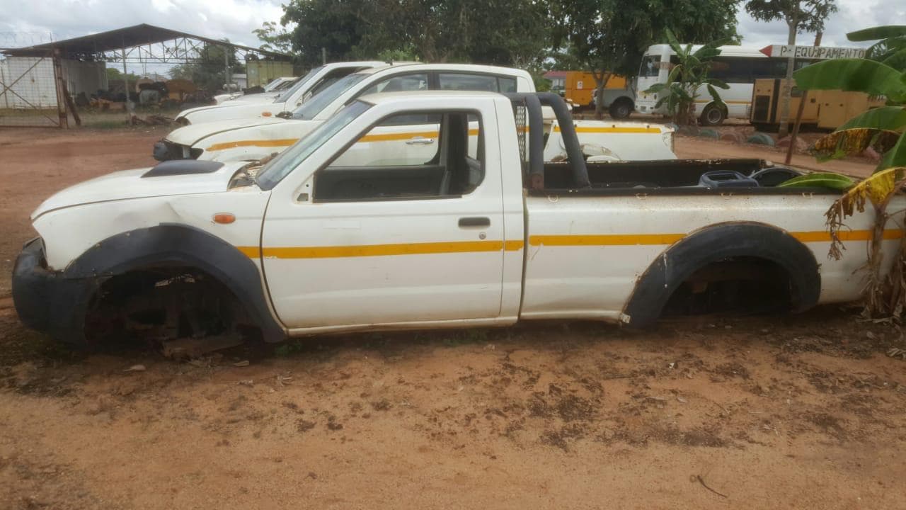 Nissan Hardbody — image 5