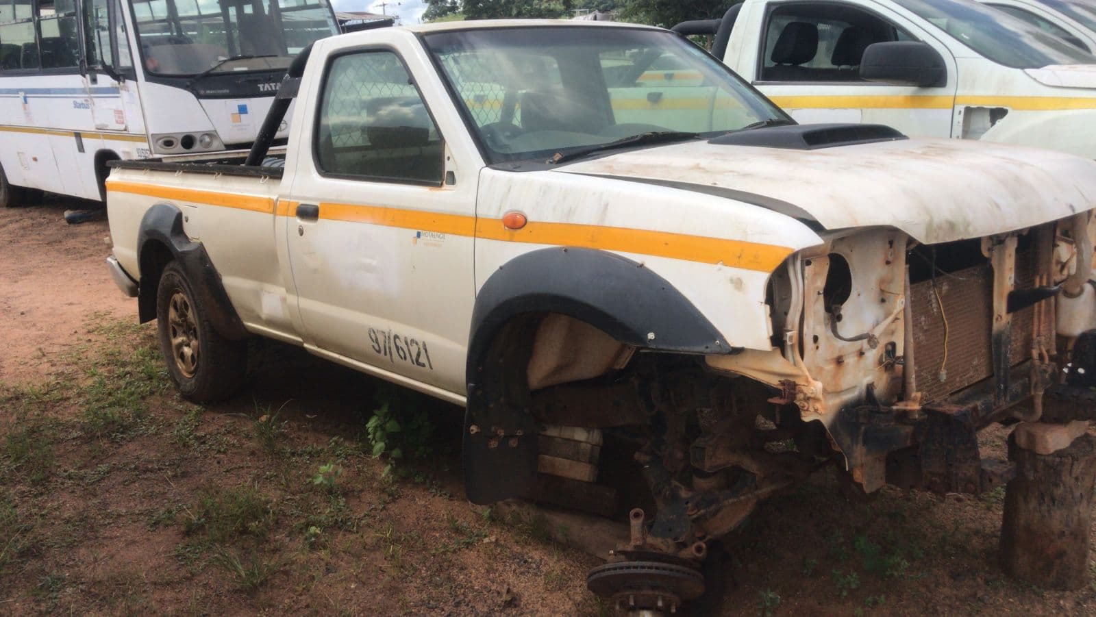 Nissan Hardbody — image 3