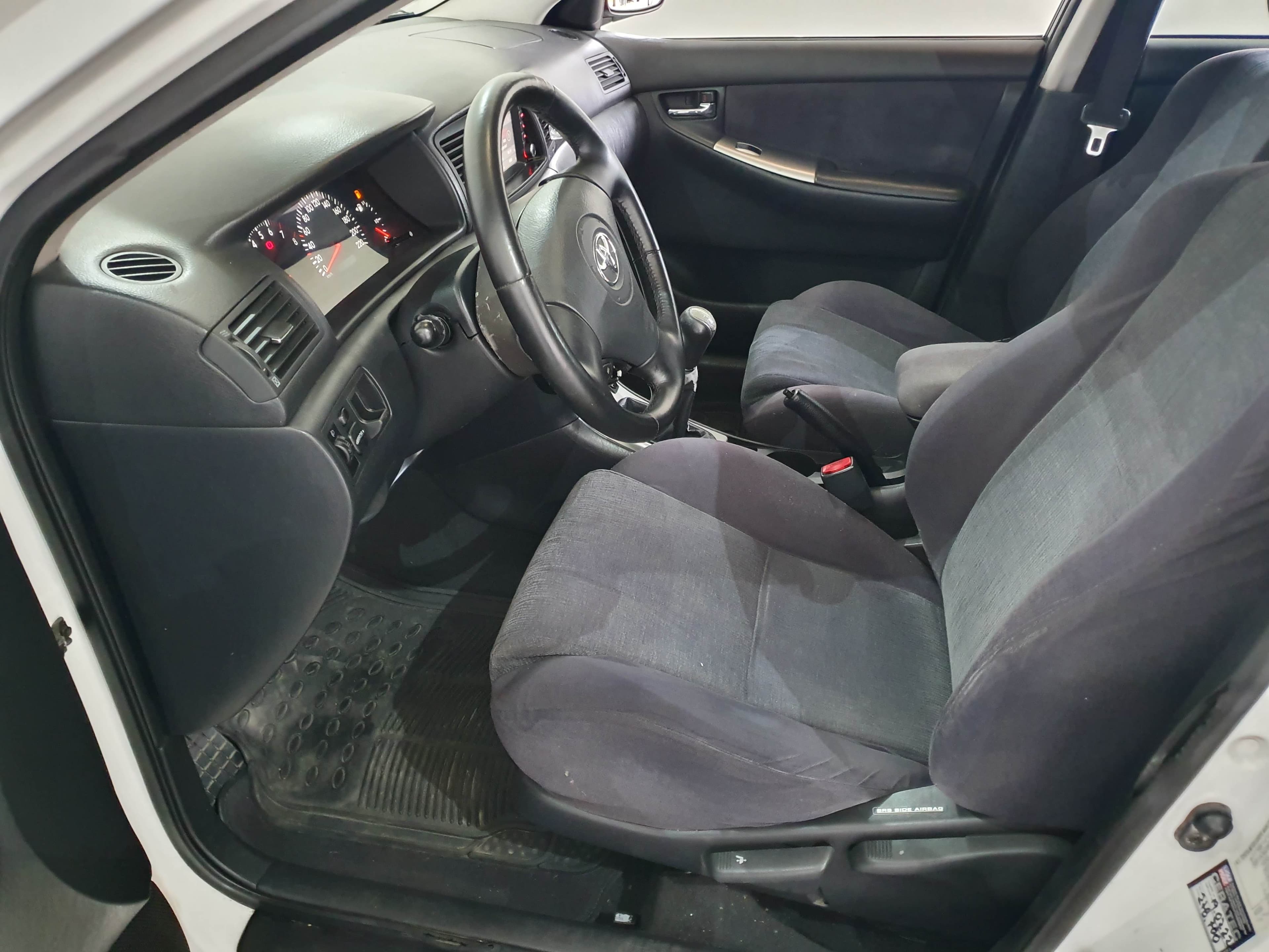 Toyota Corolla VVT-i · Ano 2002 — image 36