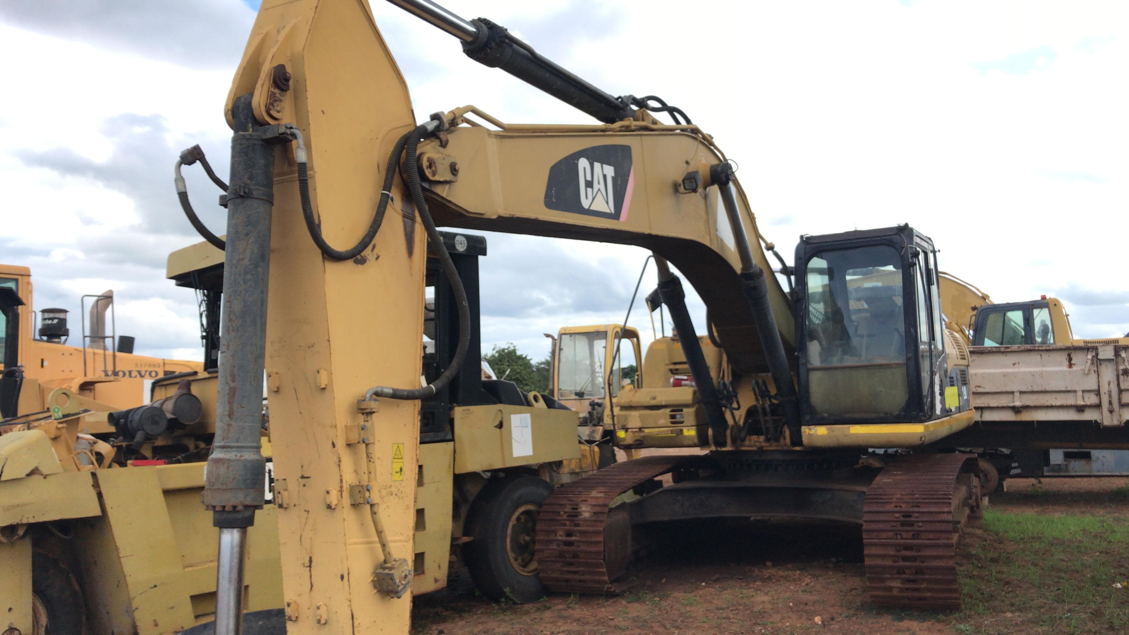 Escavadora Caterpillar 32DL
