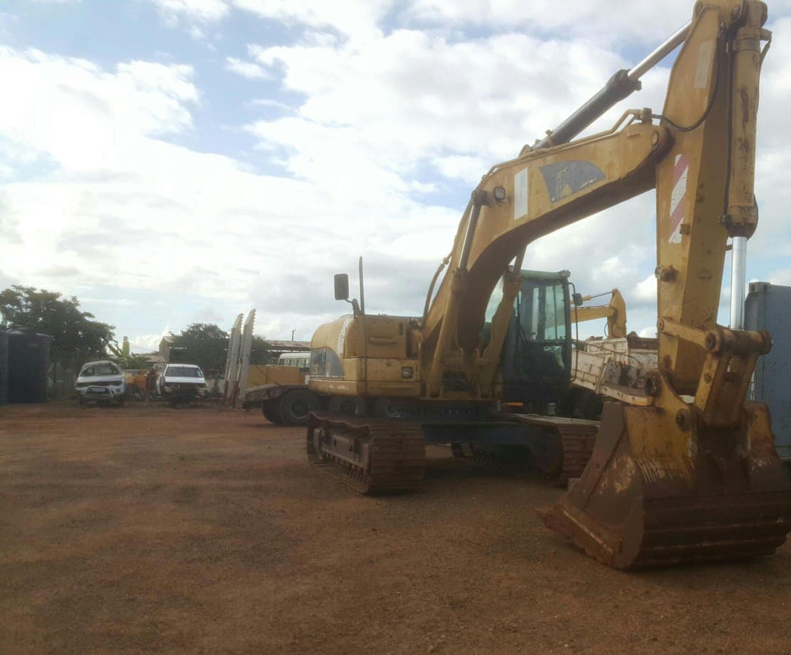Escavadora Caterpillar 325C
