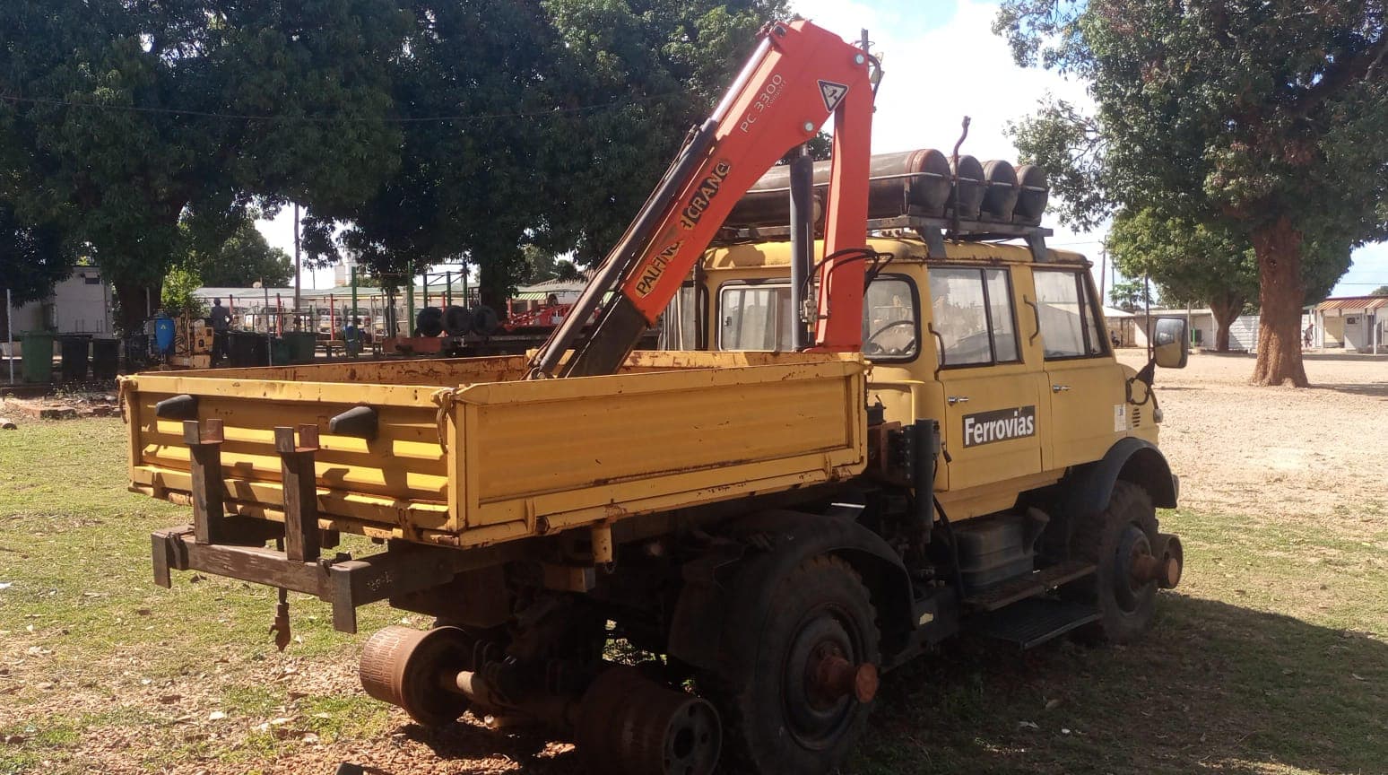 Camião Mercedes Benz Unimog — image 15