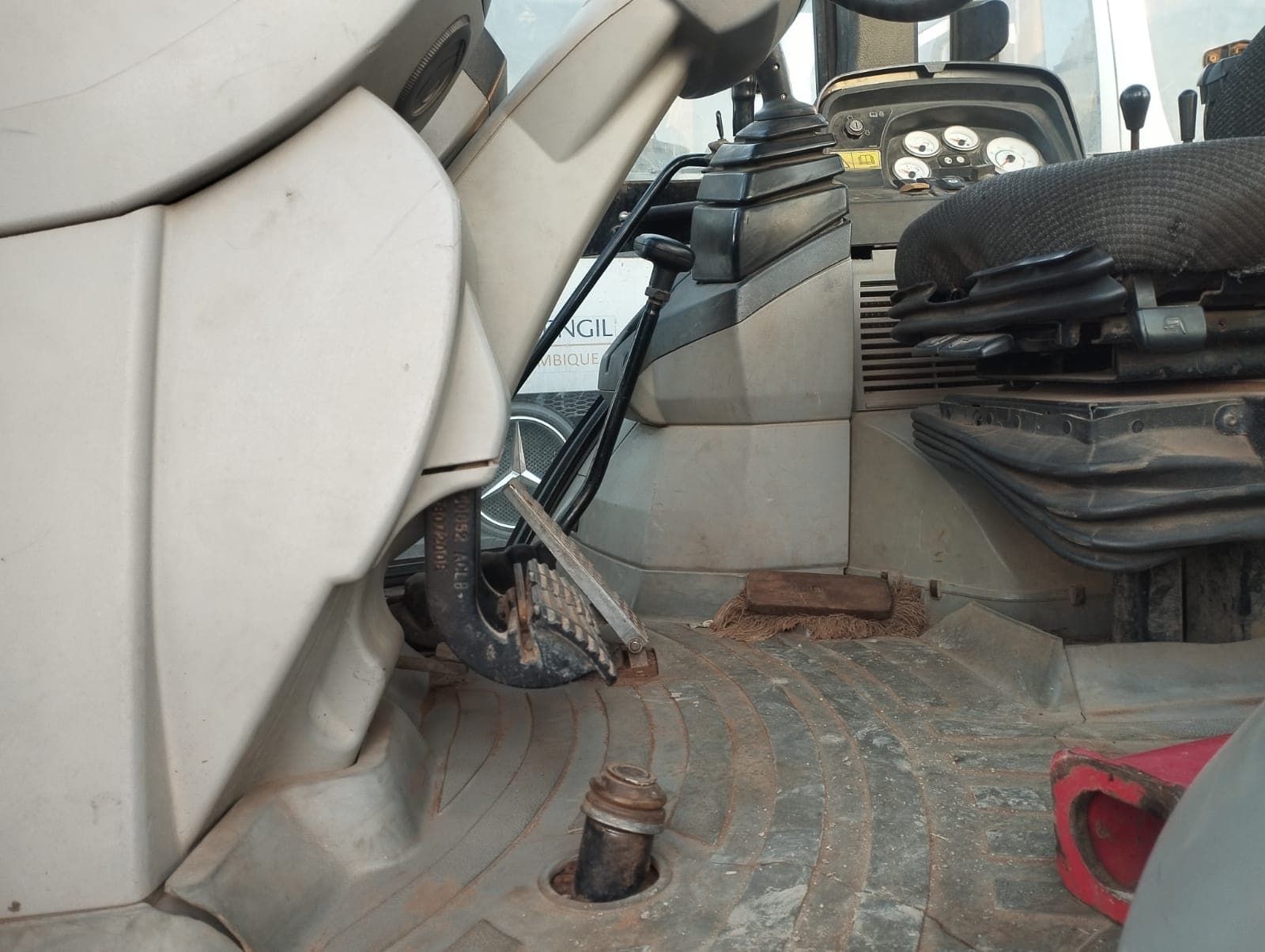 Retro-escavadeira Caterpillar 432E — imagem 6