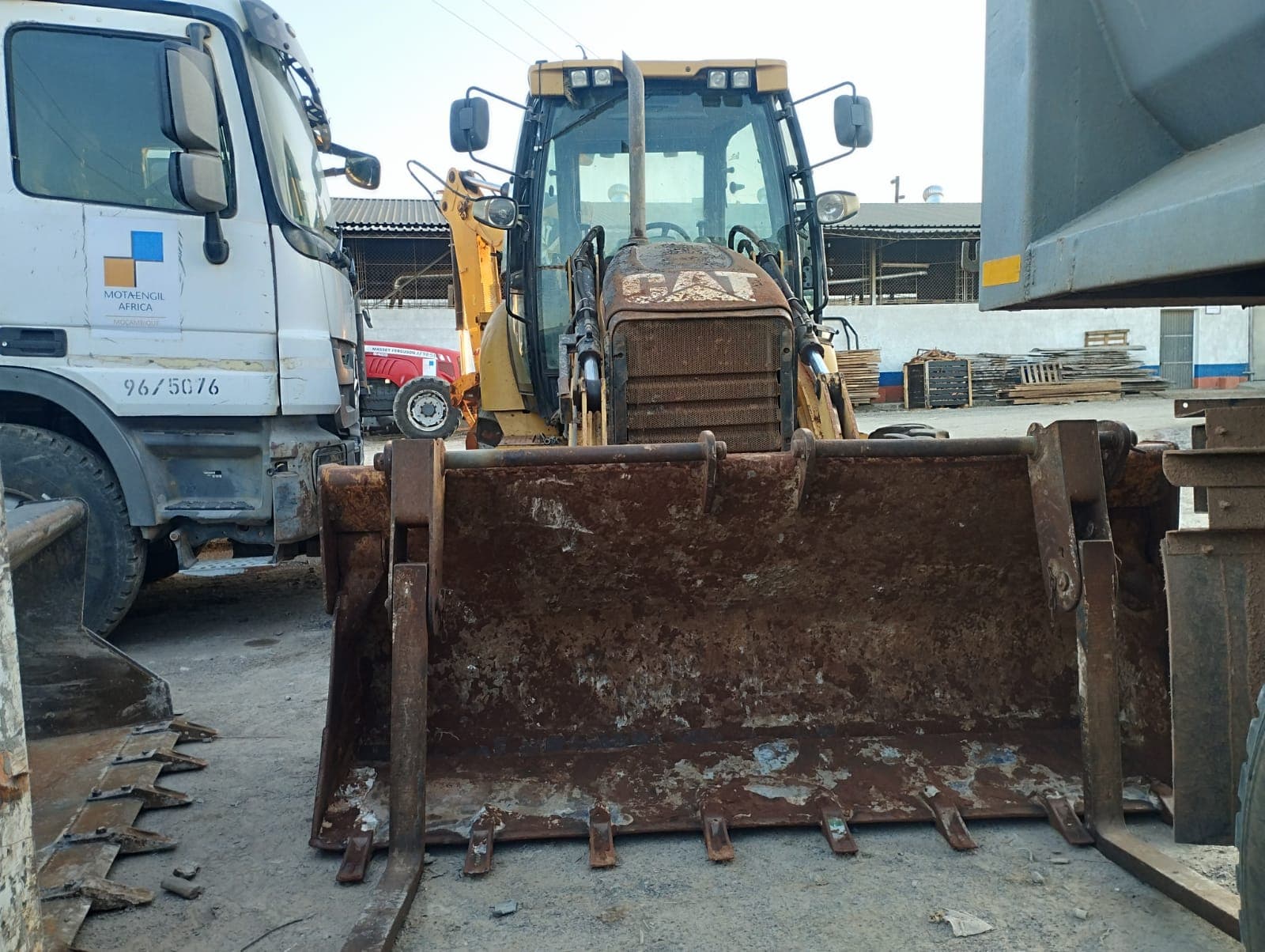 Retro-escavadeira Caterpillar 432E — imagem 9