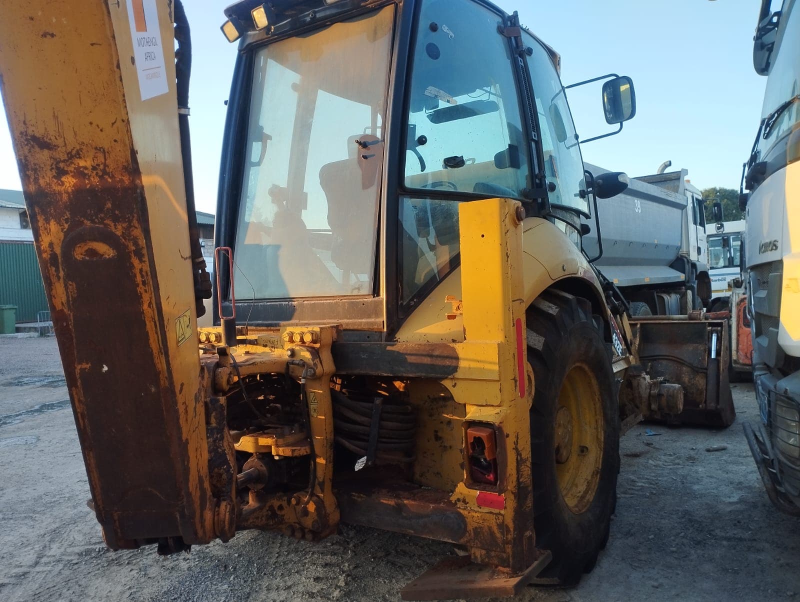 Retro-escavadeira Caterpillar 432E — imagem 12