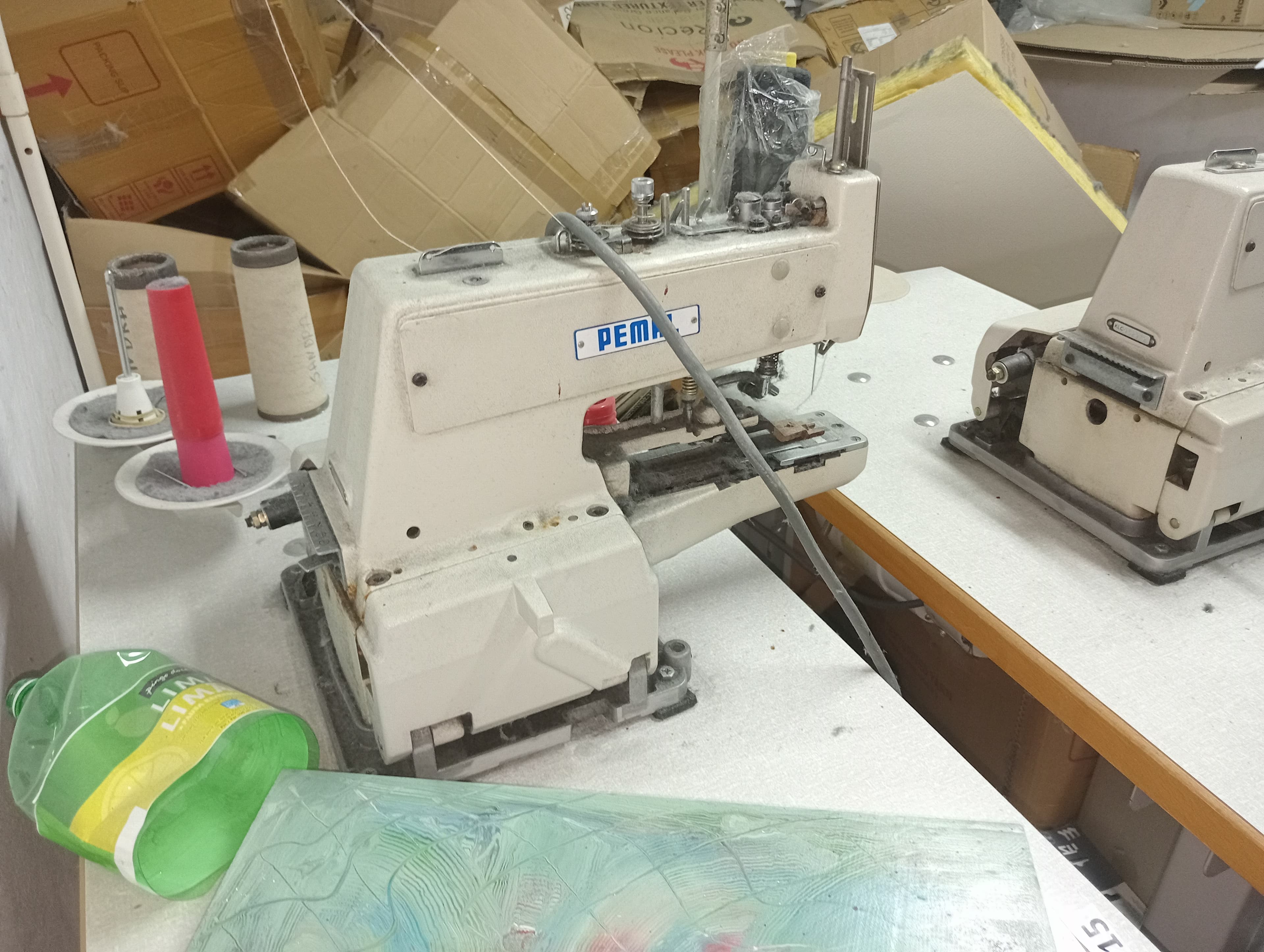 Máquina de Coser Etiquetas — imagem 1