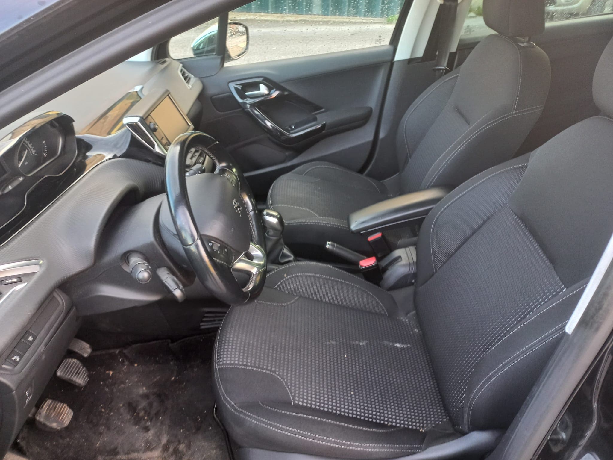 Peugeot 208 · Ano 2017 — imagem 15