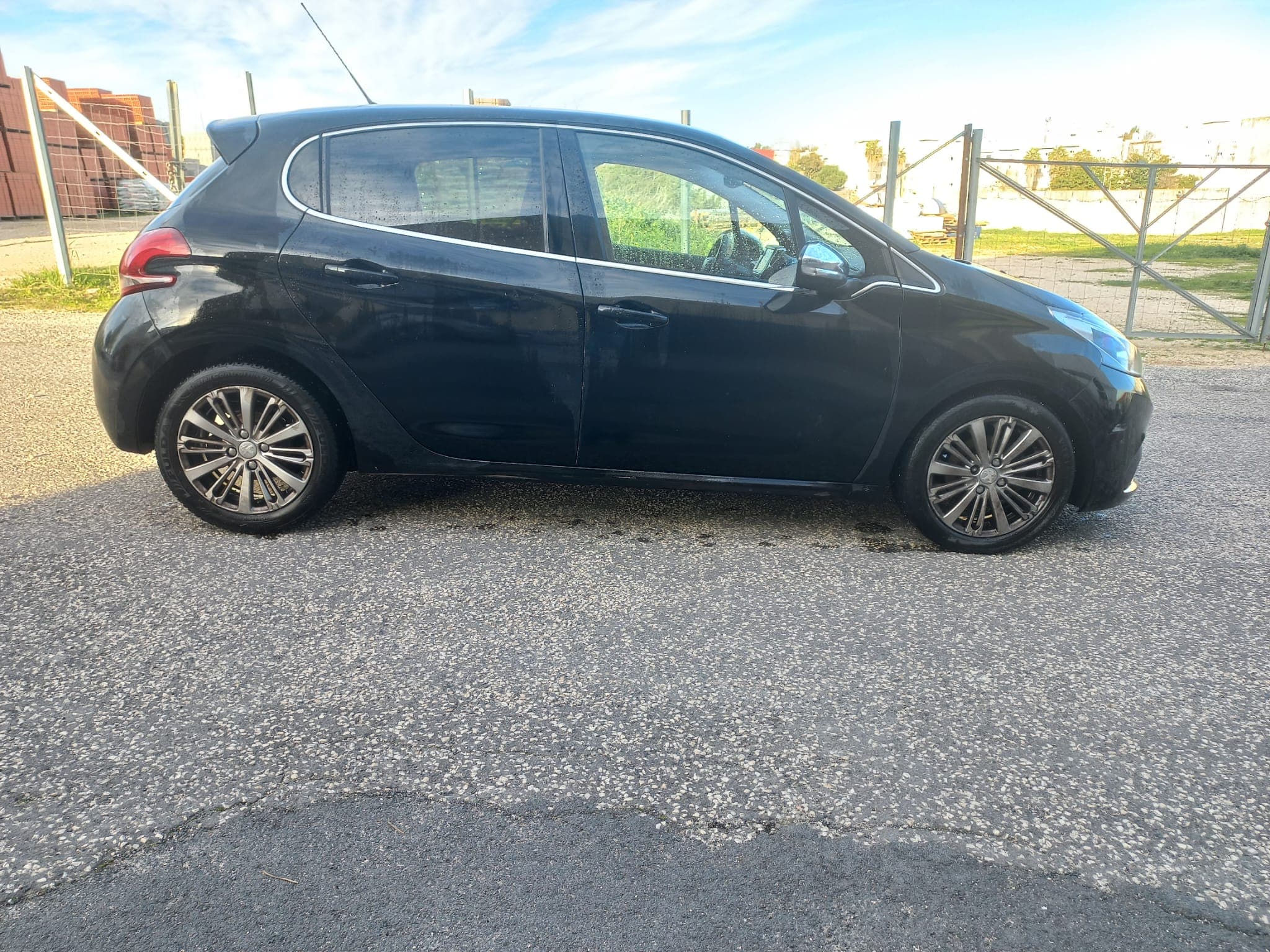 Peugeot 208 · Ano 2017 — imagem 4