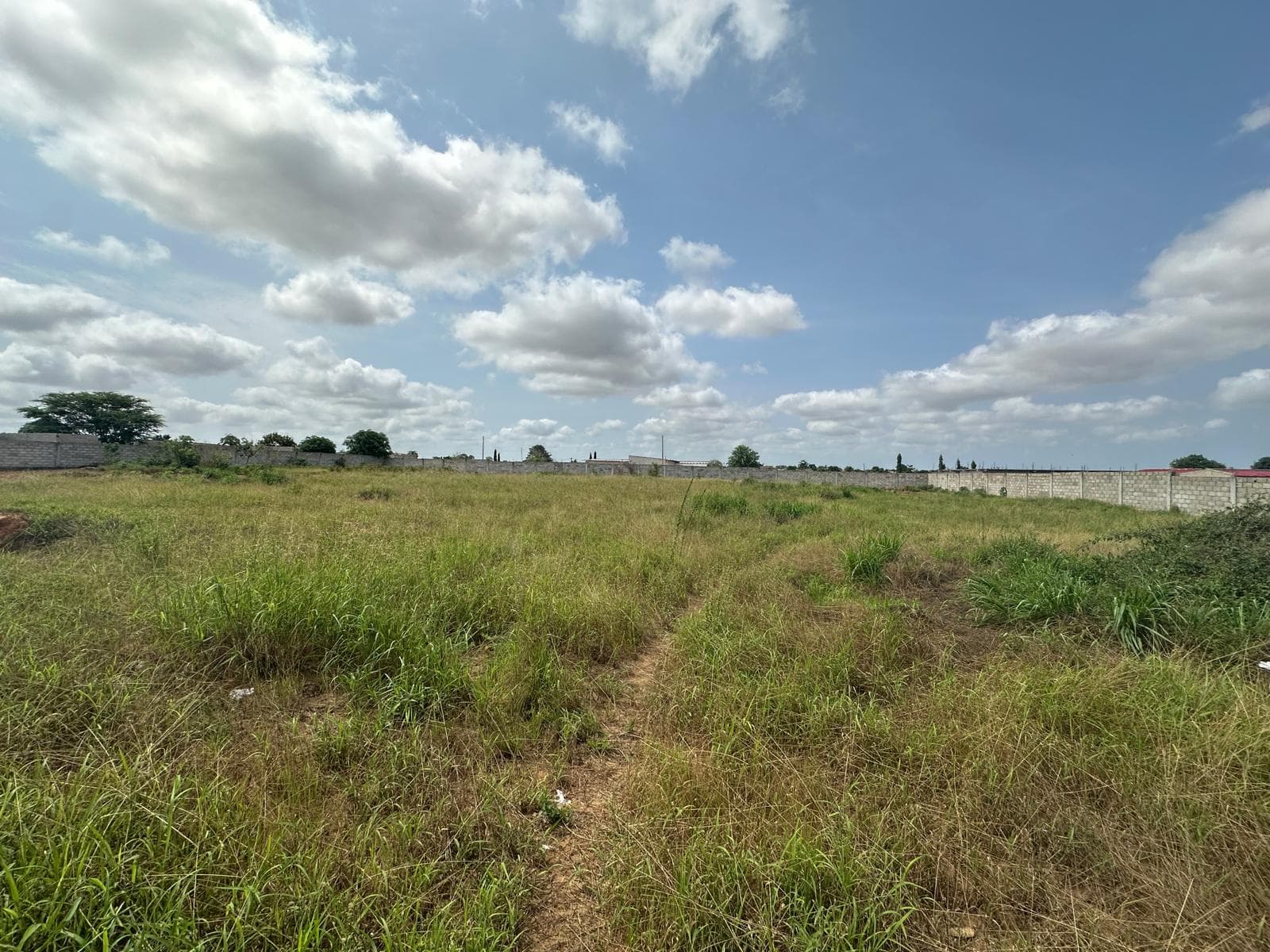 Terreno Urbano com Potencial de Valorização – Morro dos Veados, Luanda — imagem 9