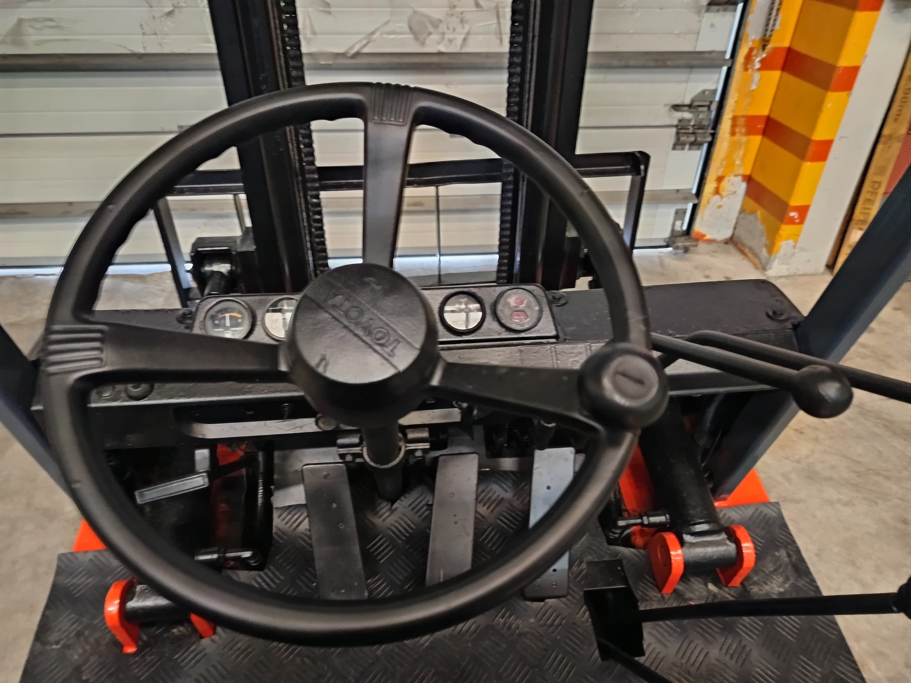 Empilhador Toyota de 2000Kg — imagem 12