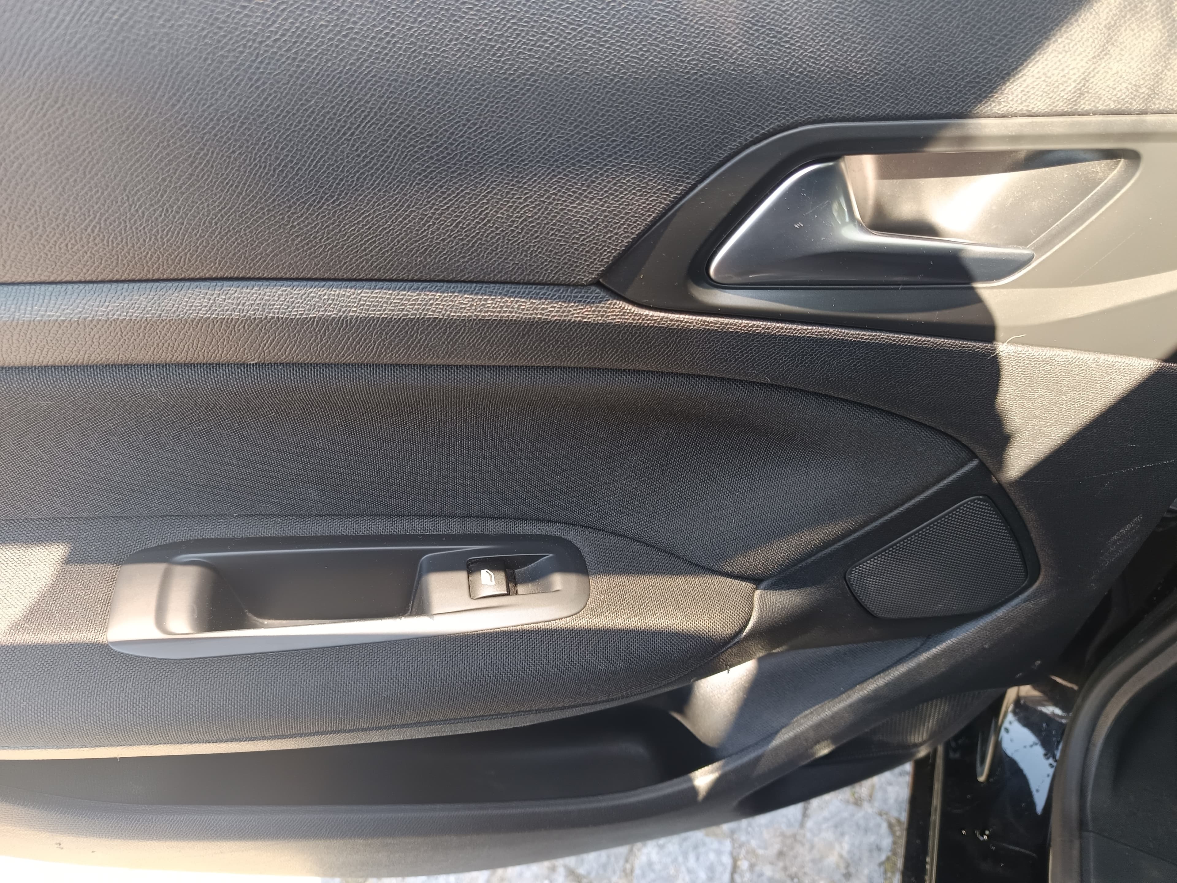 Peugeot 308 · Année 2015 — image 31