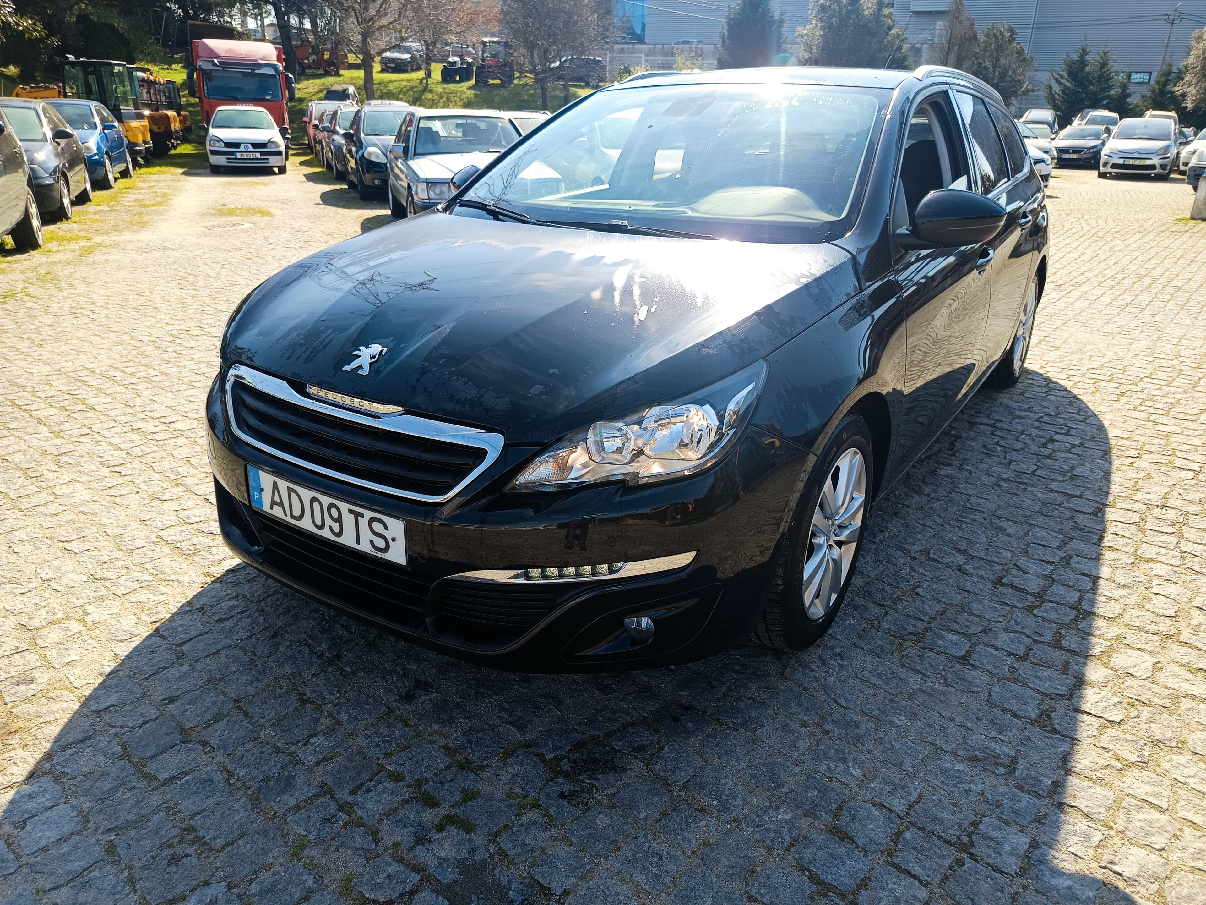 Peugeot 308 · Année 2015 — image 1