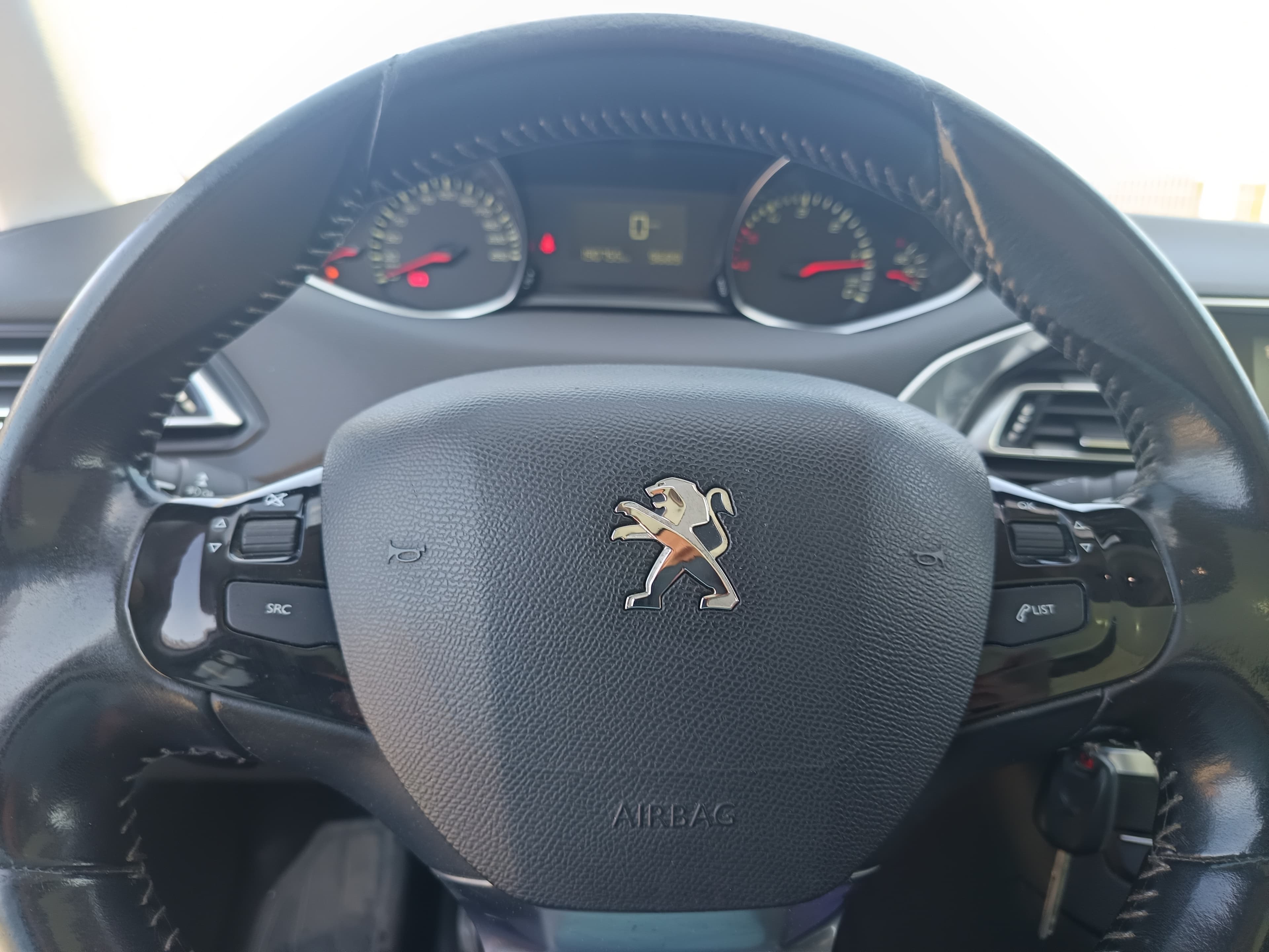 Peugeot 308 · Année 2015 — image 45