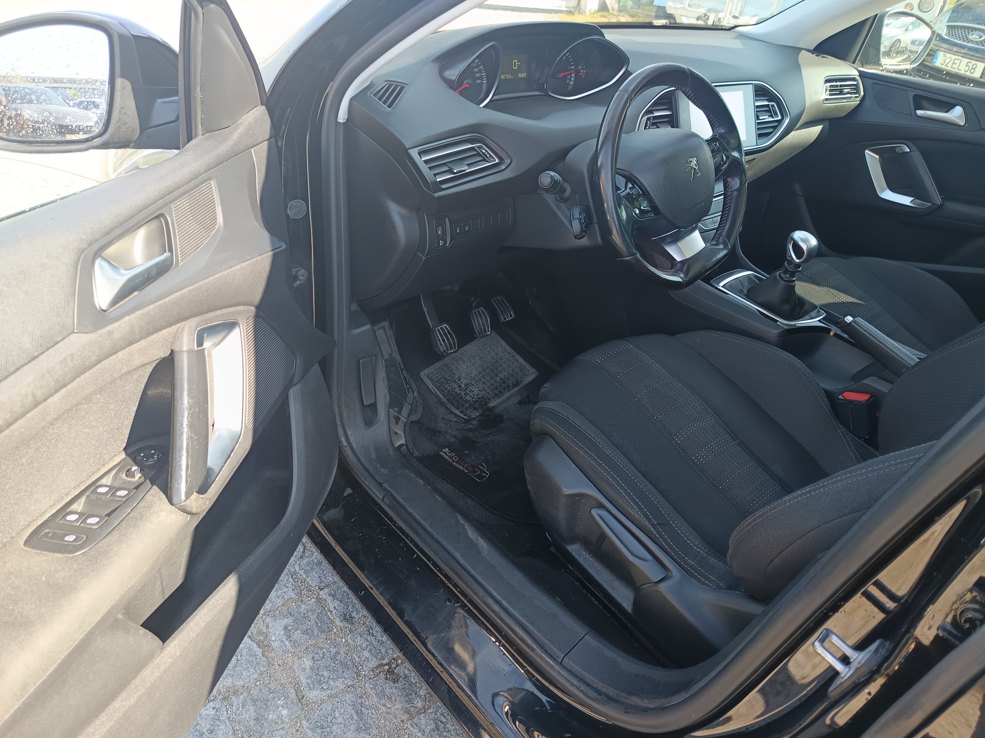 Peugeot 308 · Année 2015 — image 33