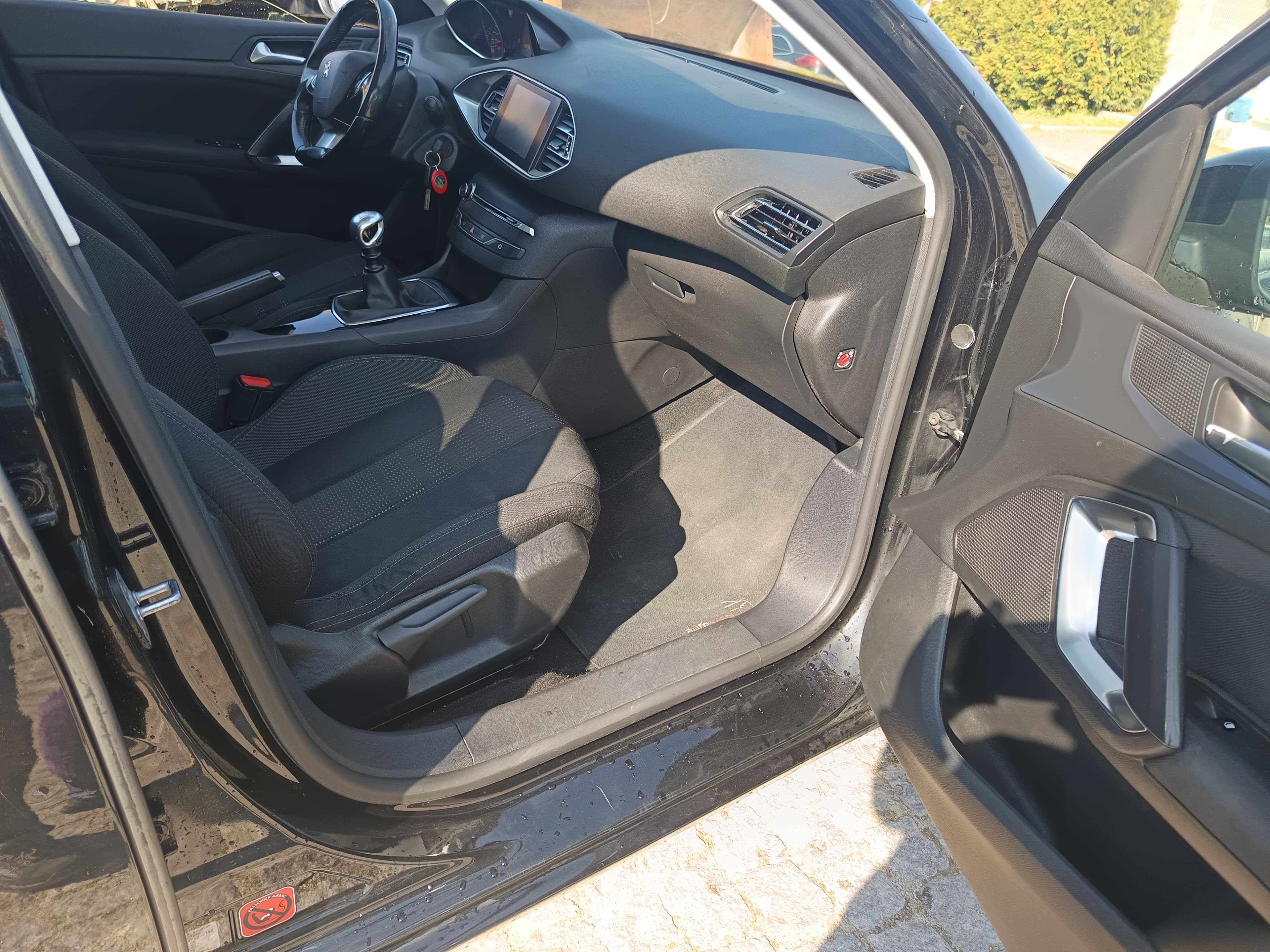 Peugeot 308 · Année 2015 — image 26