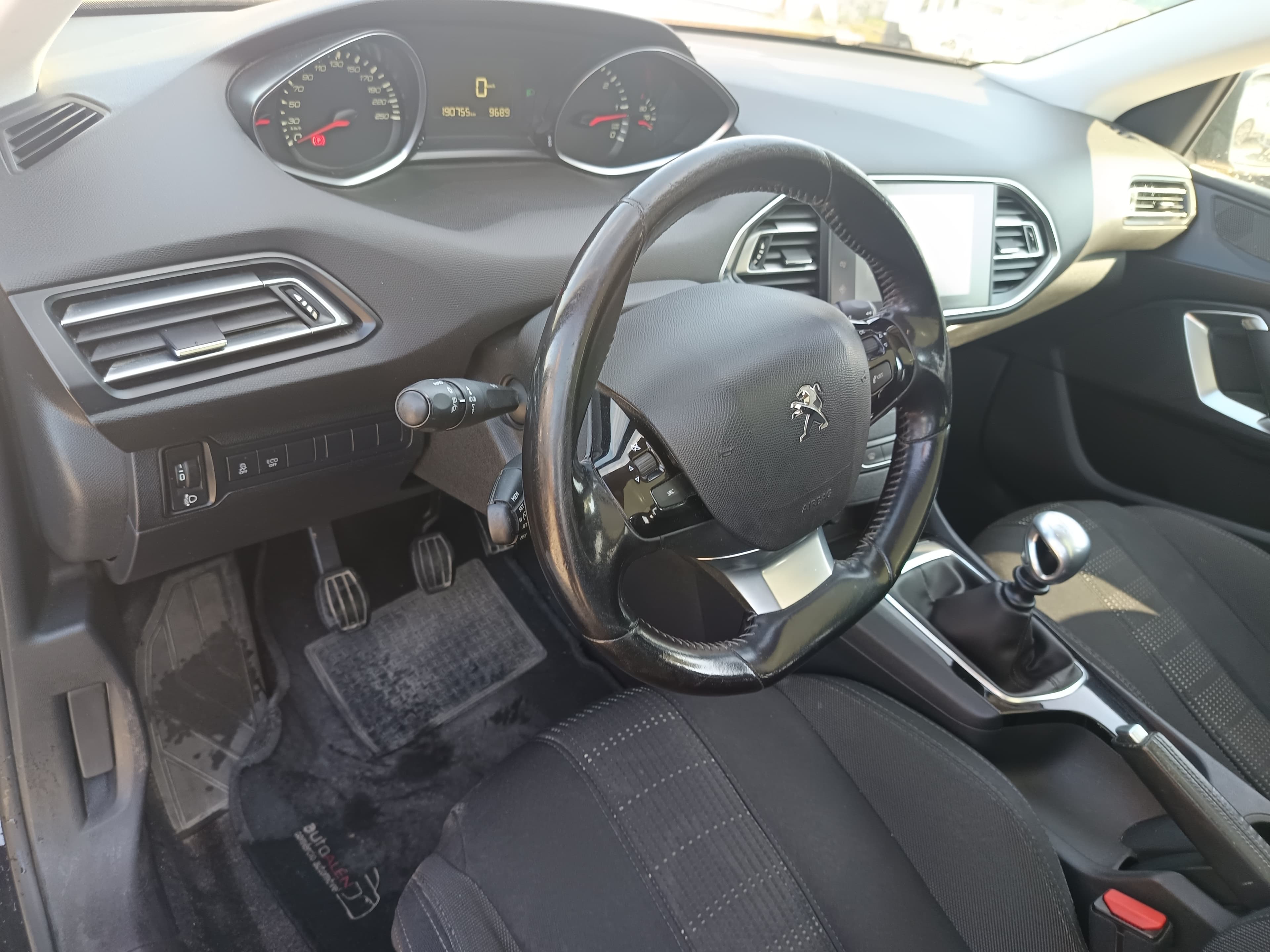 Peugeot 308 · Année 2015 — image 37