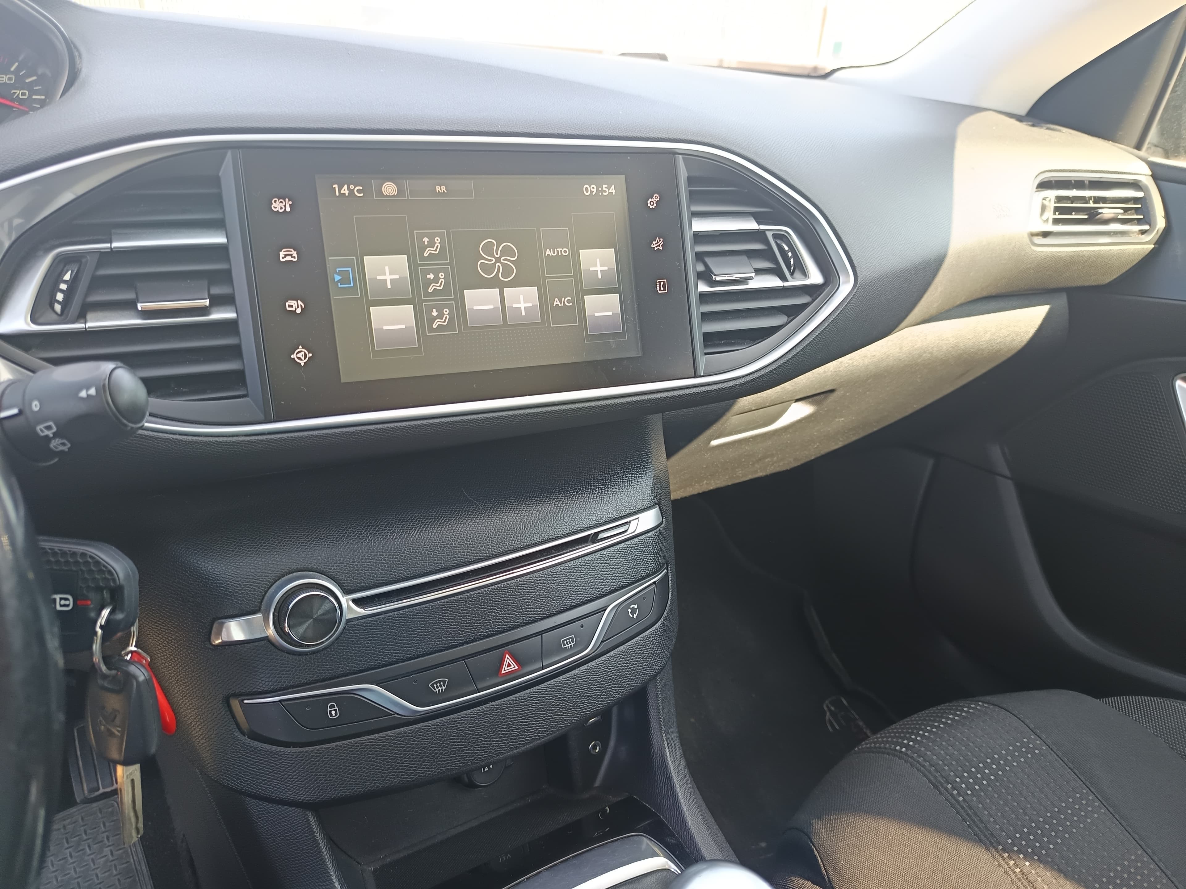 Peugeot 308 · Année 2015 — image 40