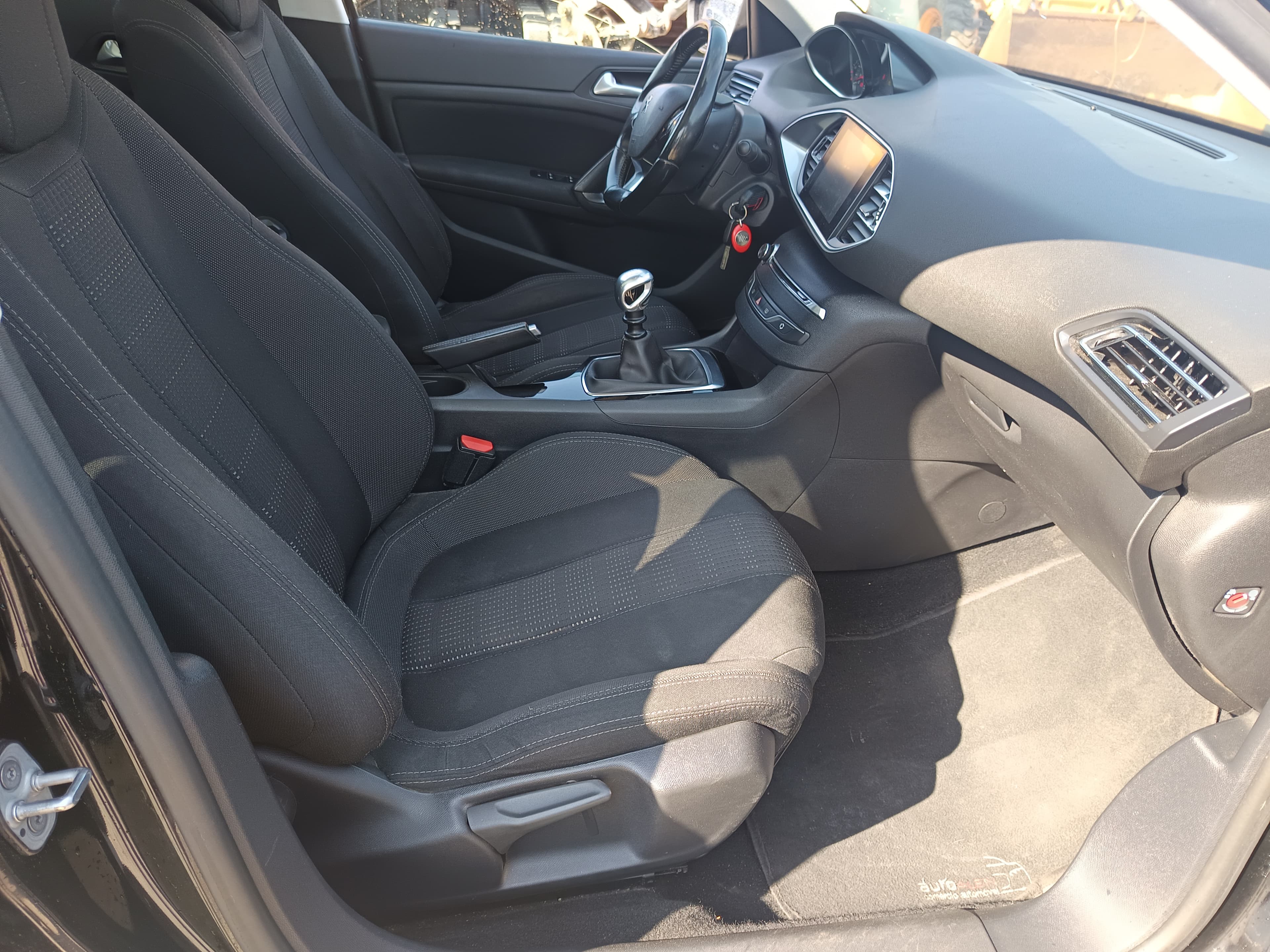 Peugeot 308 · Année 2015 — image 28
