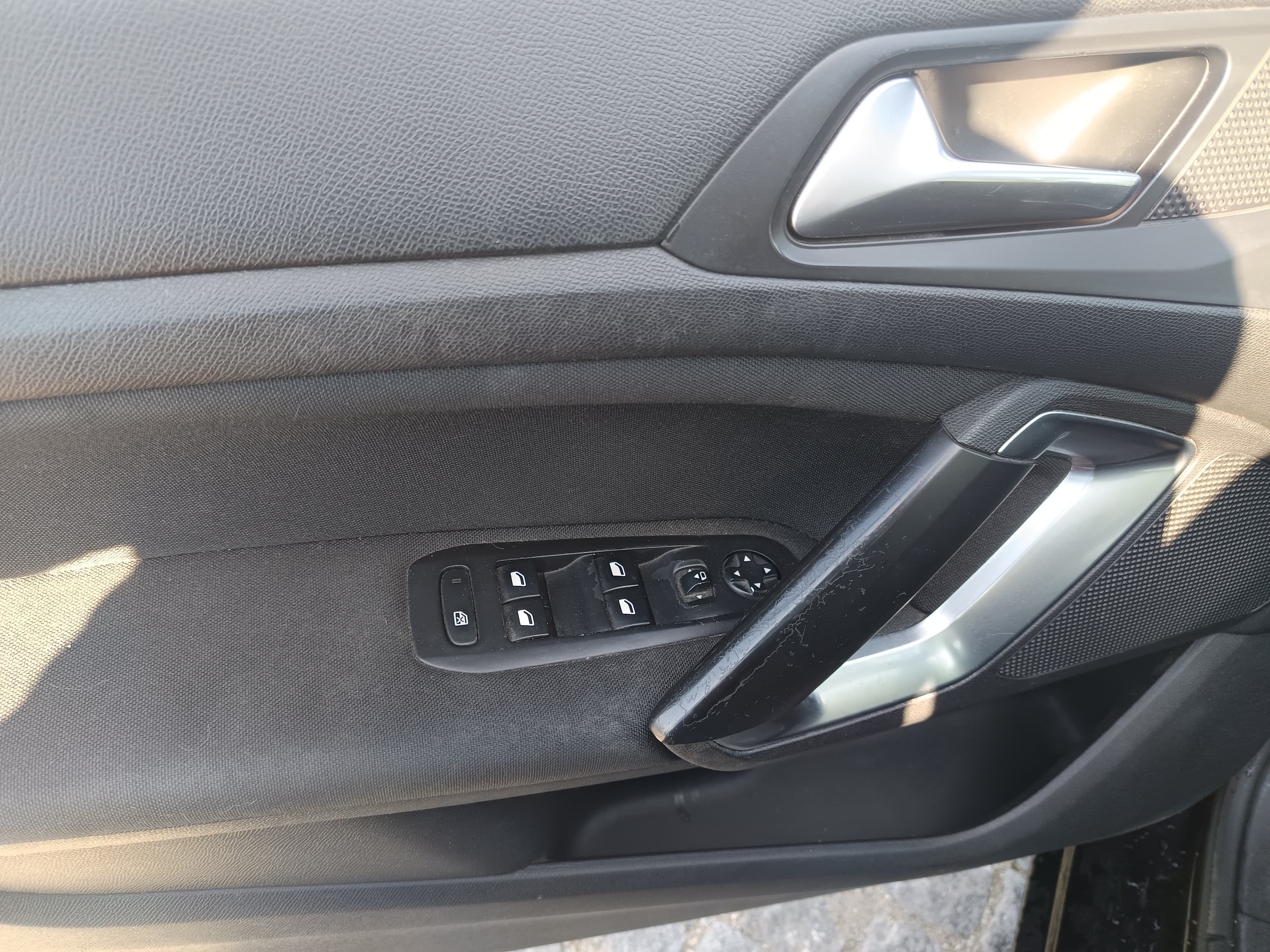 Peugeot 308 · Année 2015 — image 34
