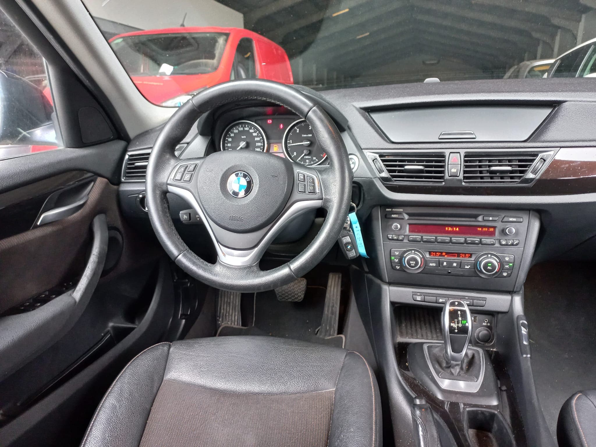 BMW X1 · Ano 2013 — image 23