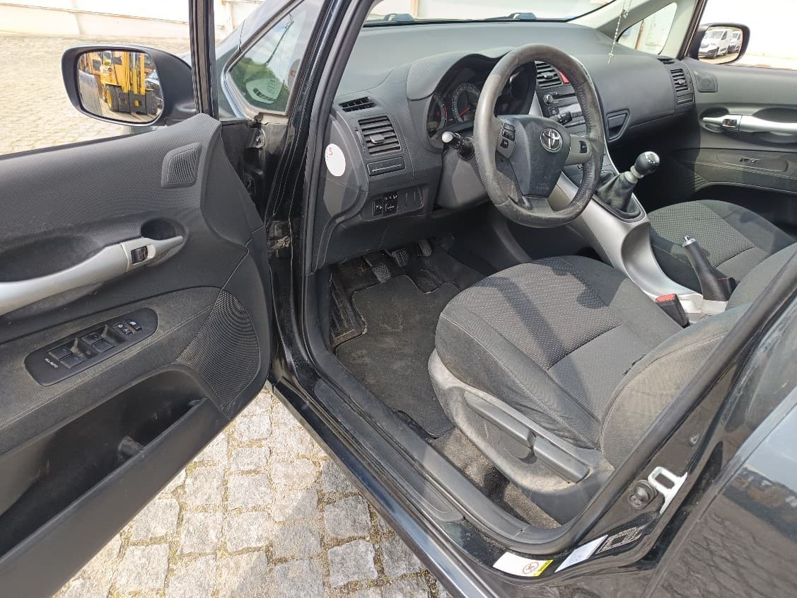 Toyota Auris · Ano 2011 — imagem 17