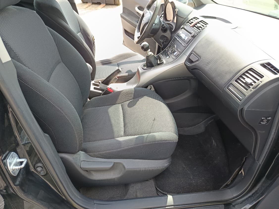 Toyota Auris · Ano 2011 — imagem 13