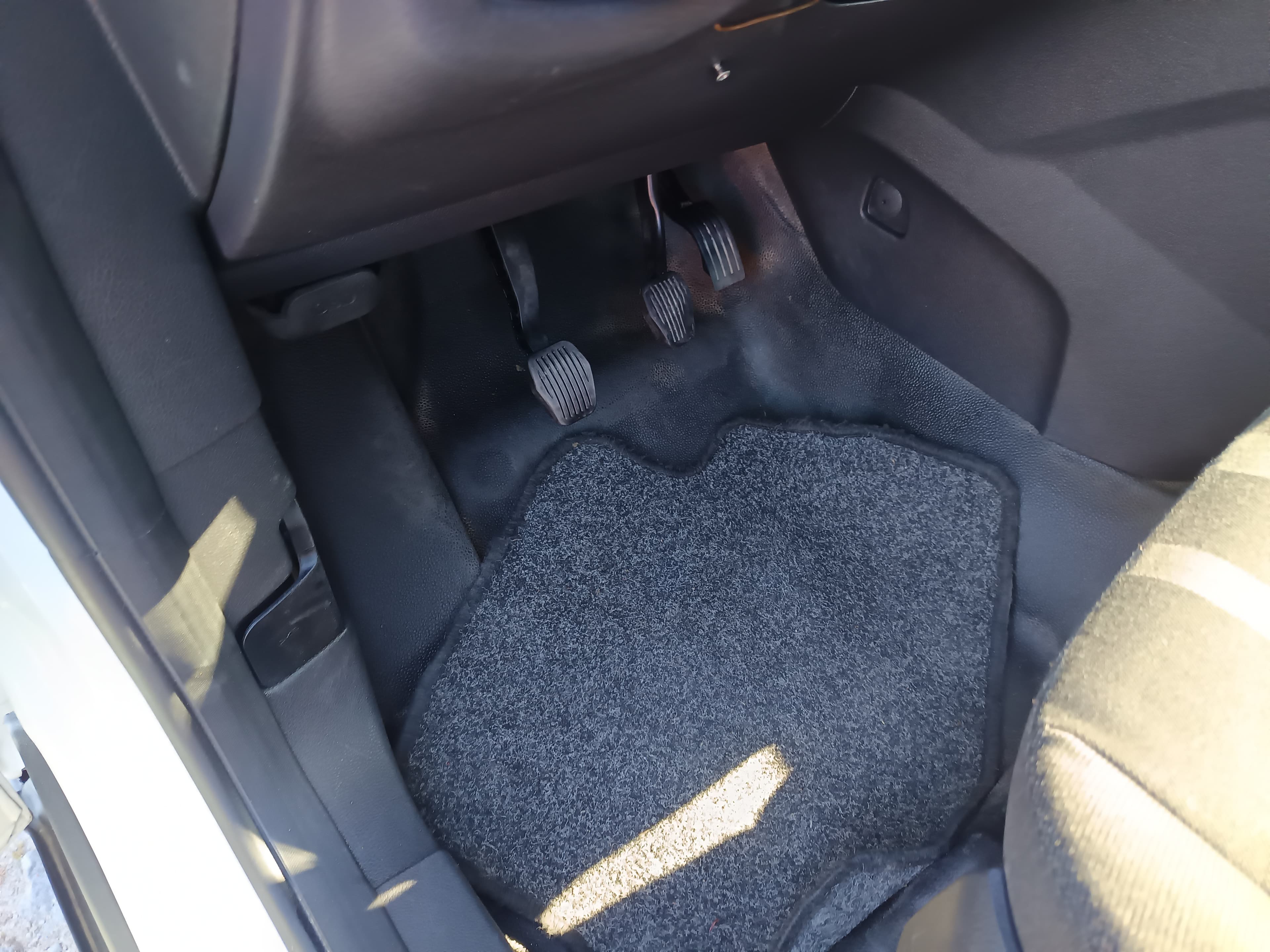 Ford Transit Connect · Ano 2014 — imagem 29