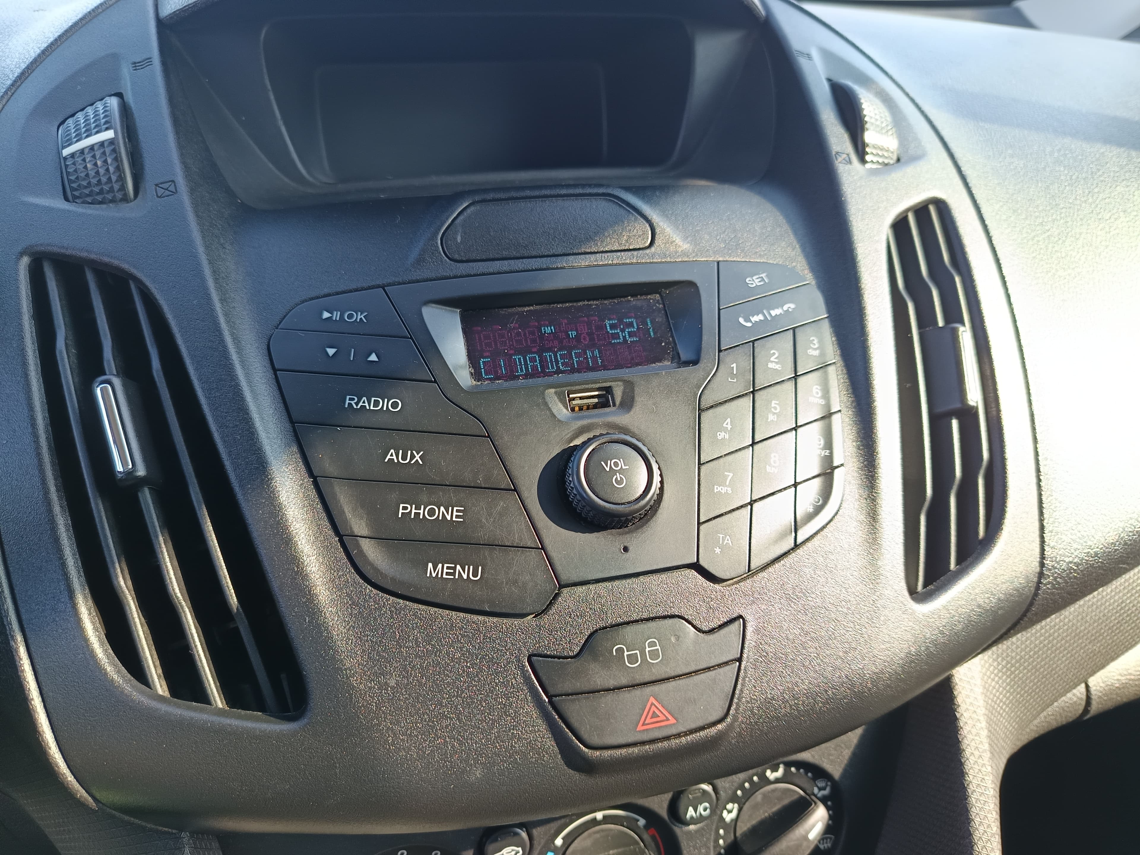 Ford Transit Connect · Ano 2014 — imagem 32