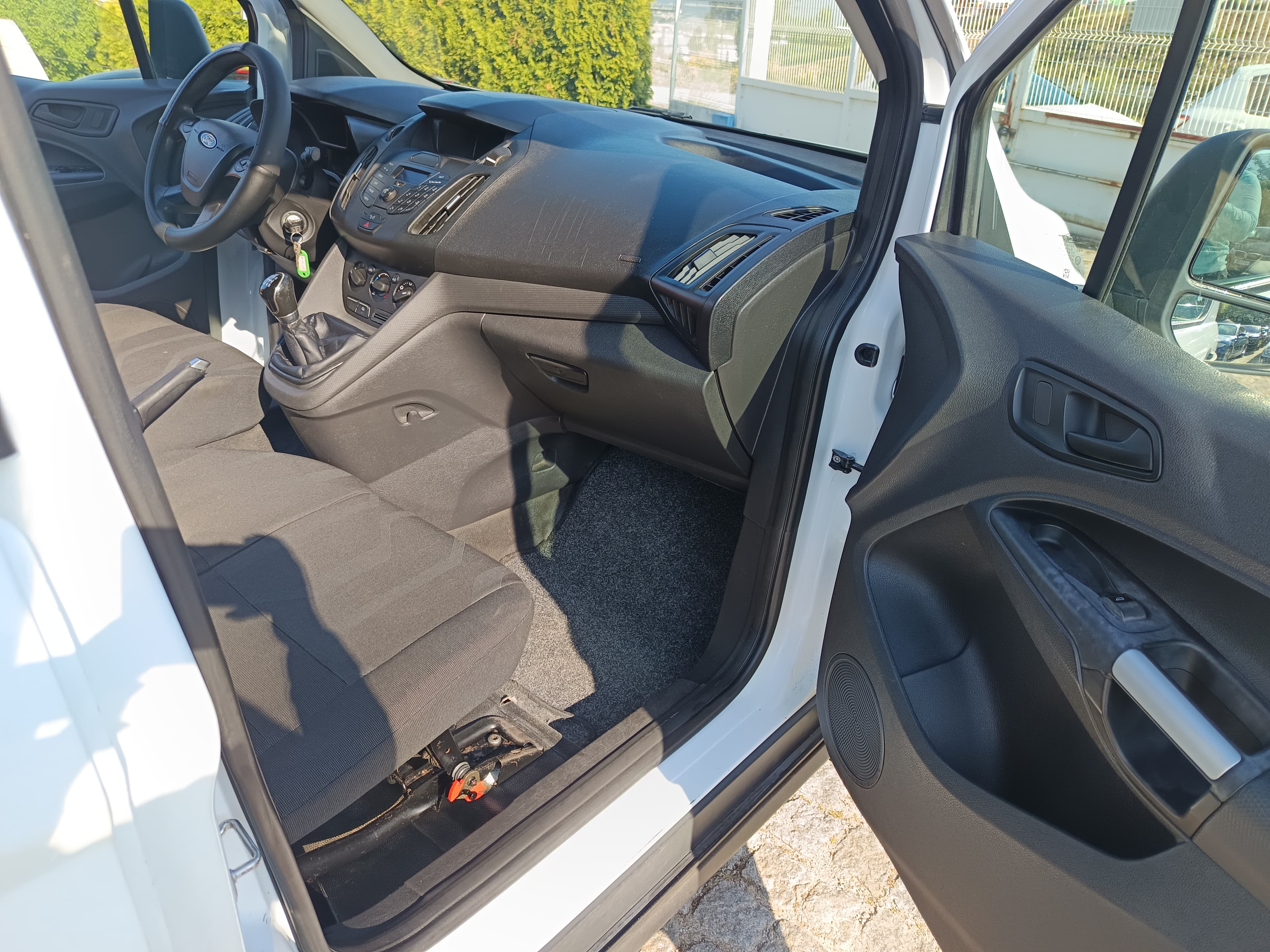 Ford Transit Connect · Ano 2014 — imagem 23