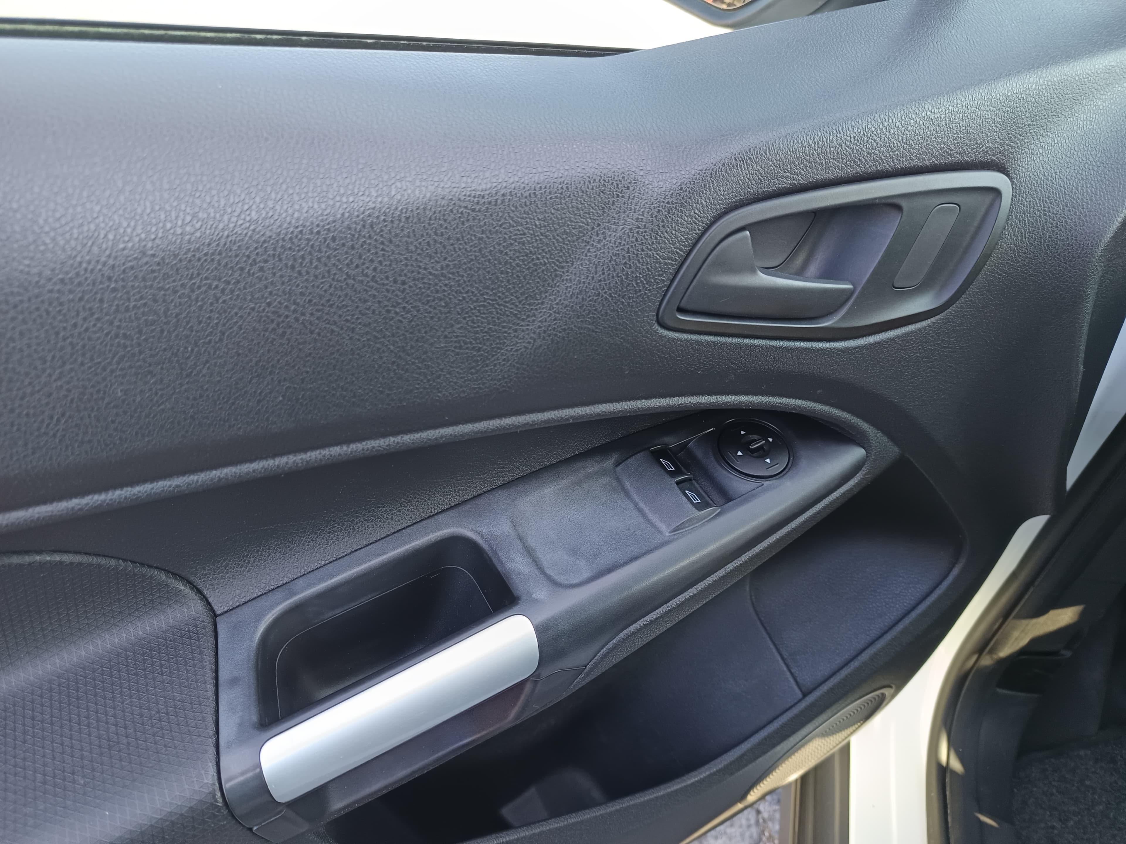 Ford Transit Connect · Ano 2014 — imagem 27