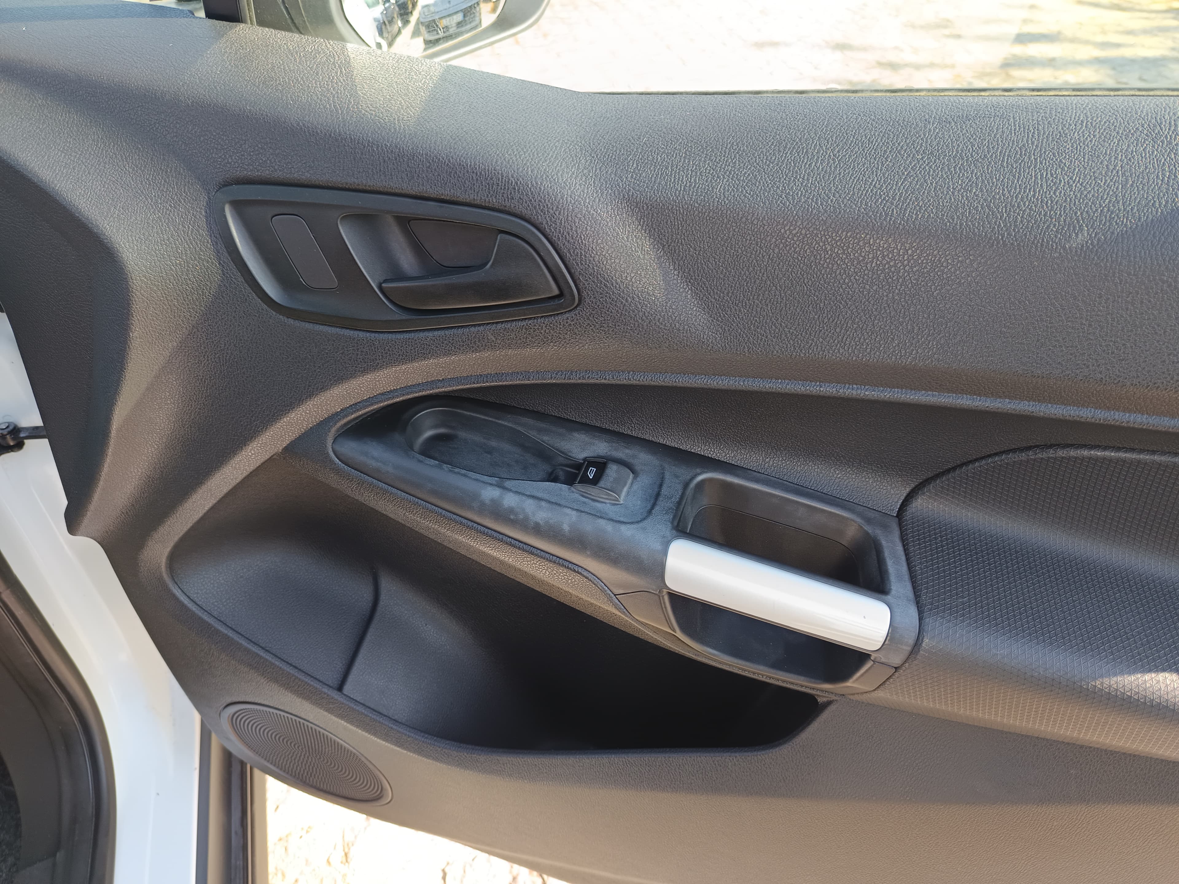 Ford Transit Connect · Ano 2014 — imagem 24