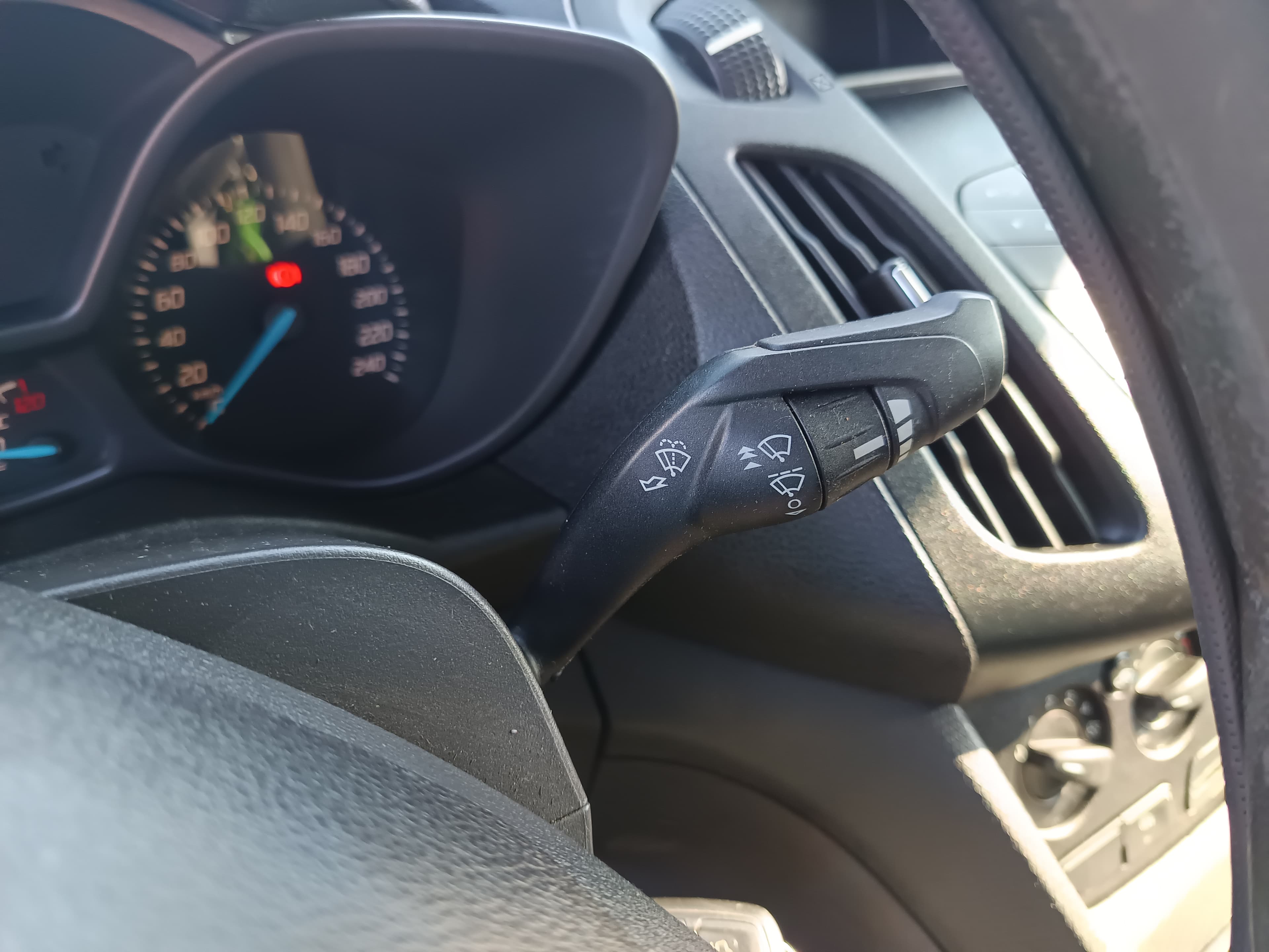 Ford Transit Connect · Ano 2014 — imagem 35