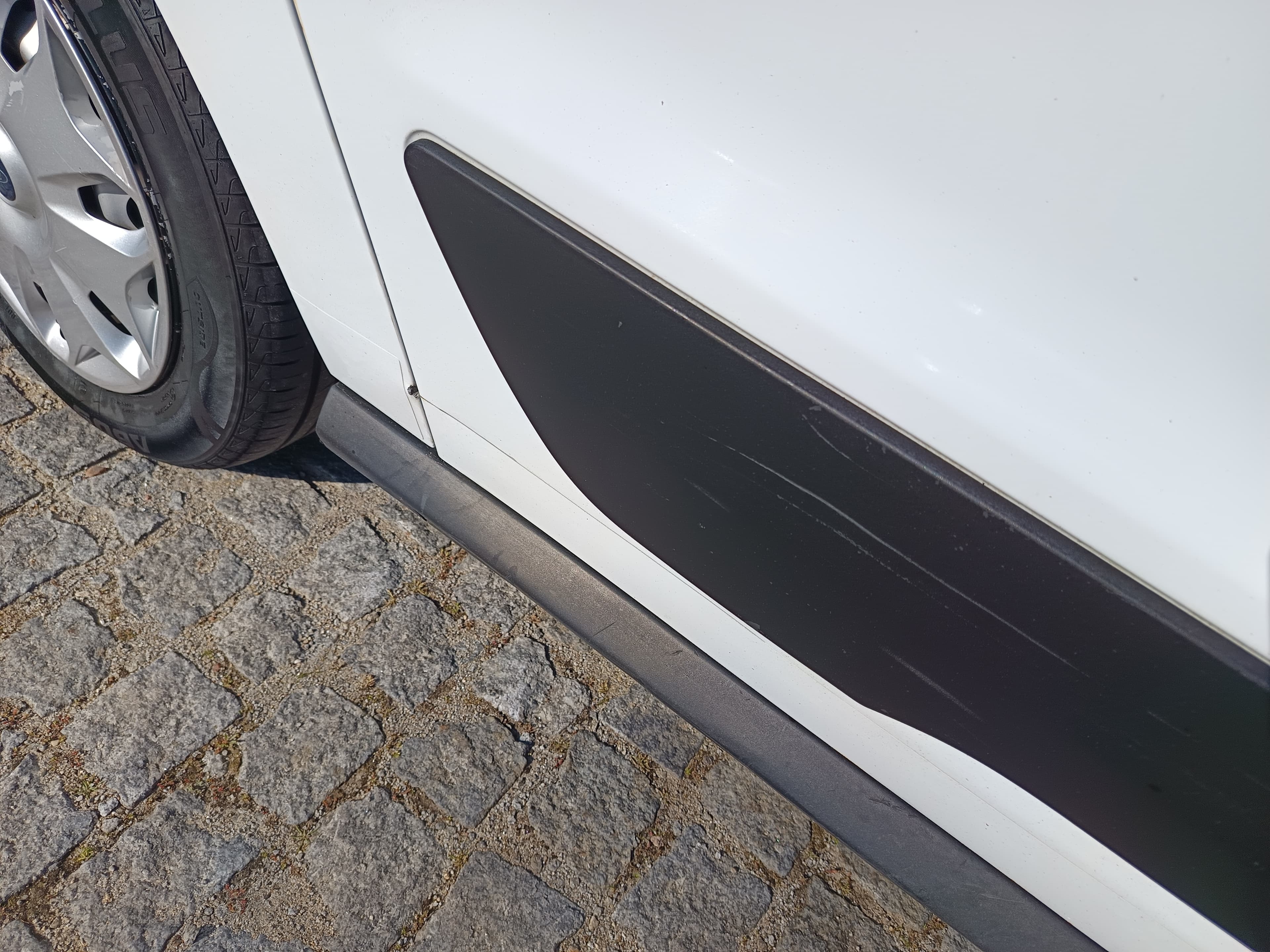 Ford Transit Connect · Ano 2014 — imagem 9