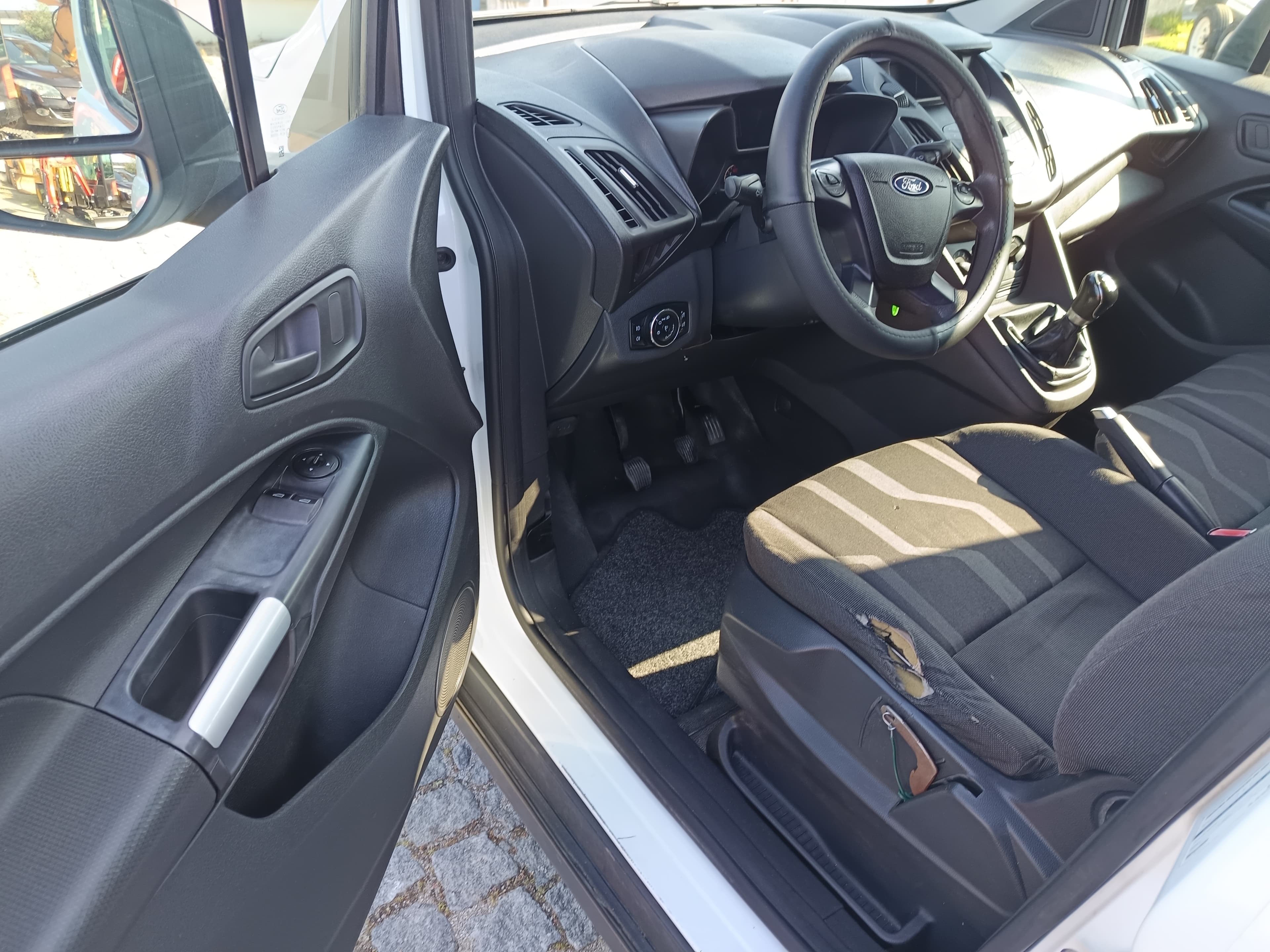 Ford Transit Connect · Ano 2014 — imagem 26