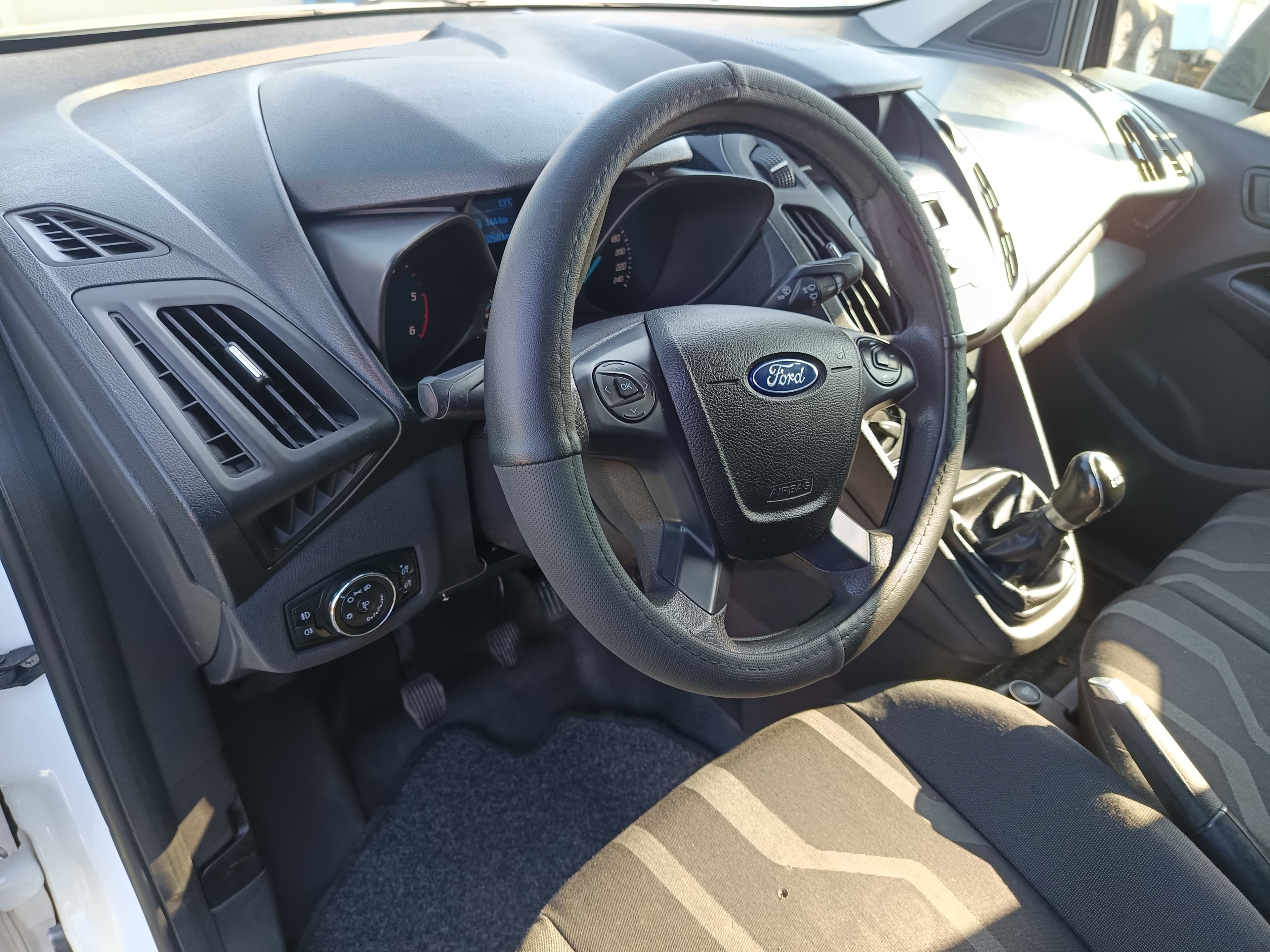 Ford Transit Connect · Ano 2014 — imagem 30
